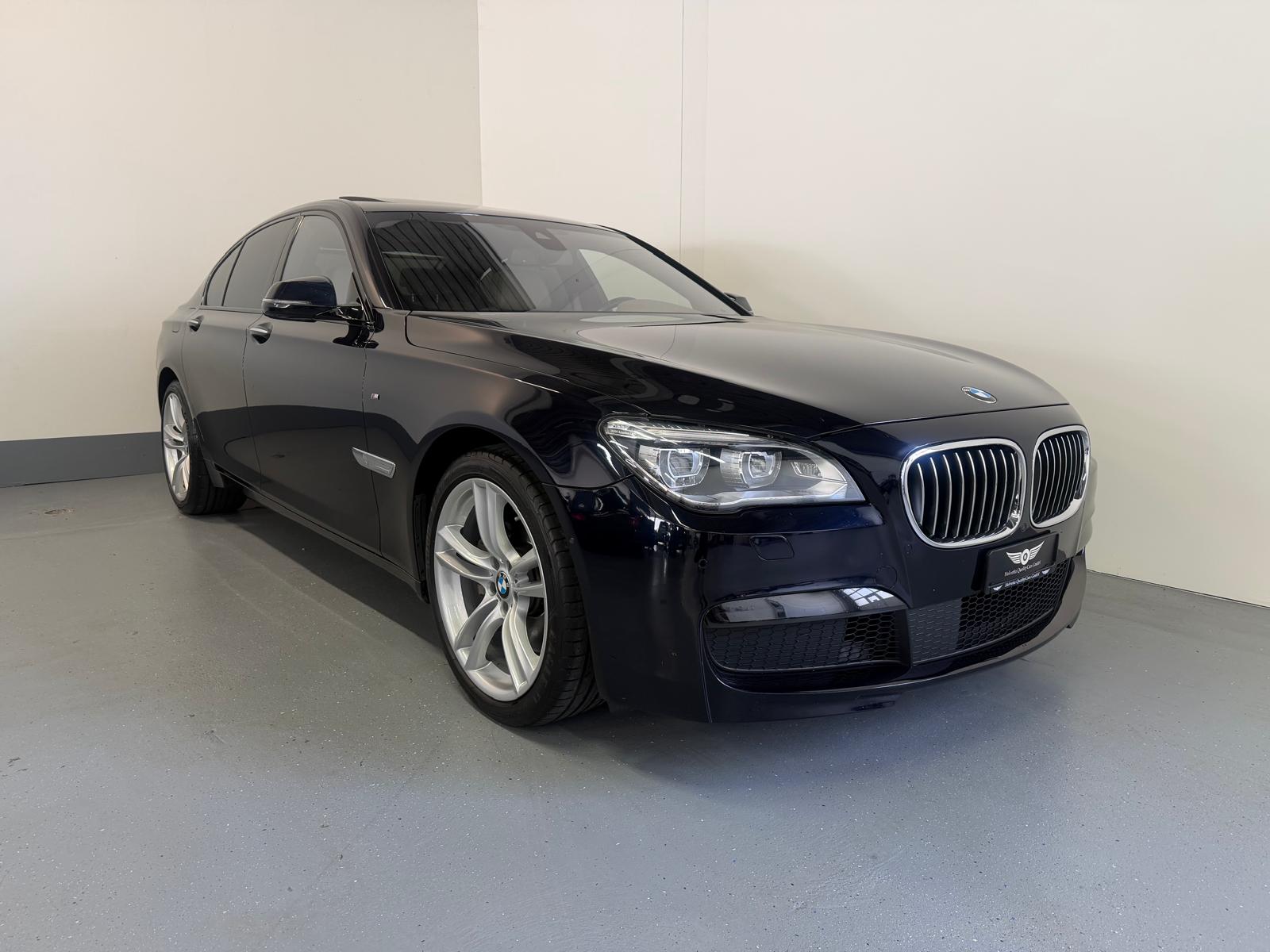 BMW 750i xDrive-showroom-element-2