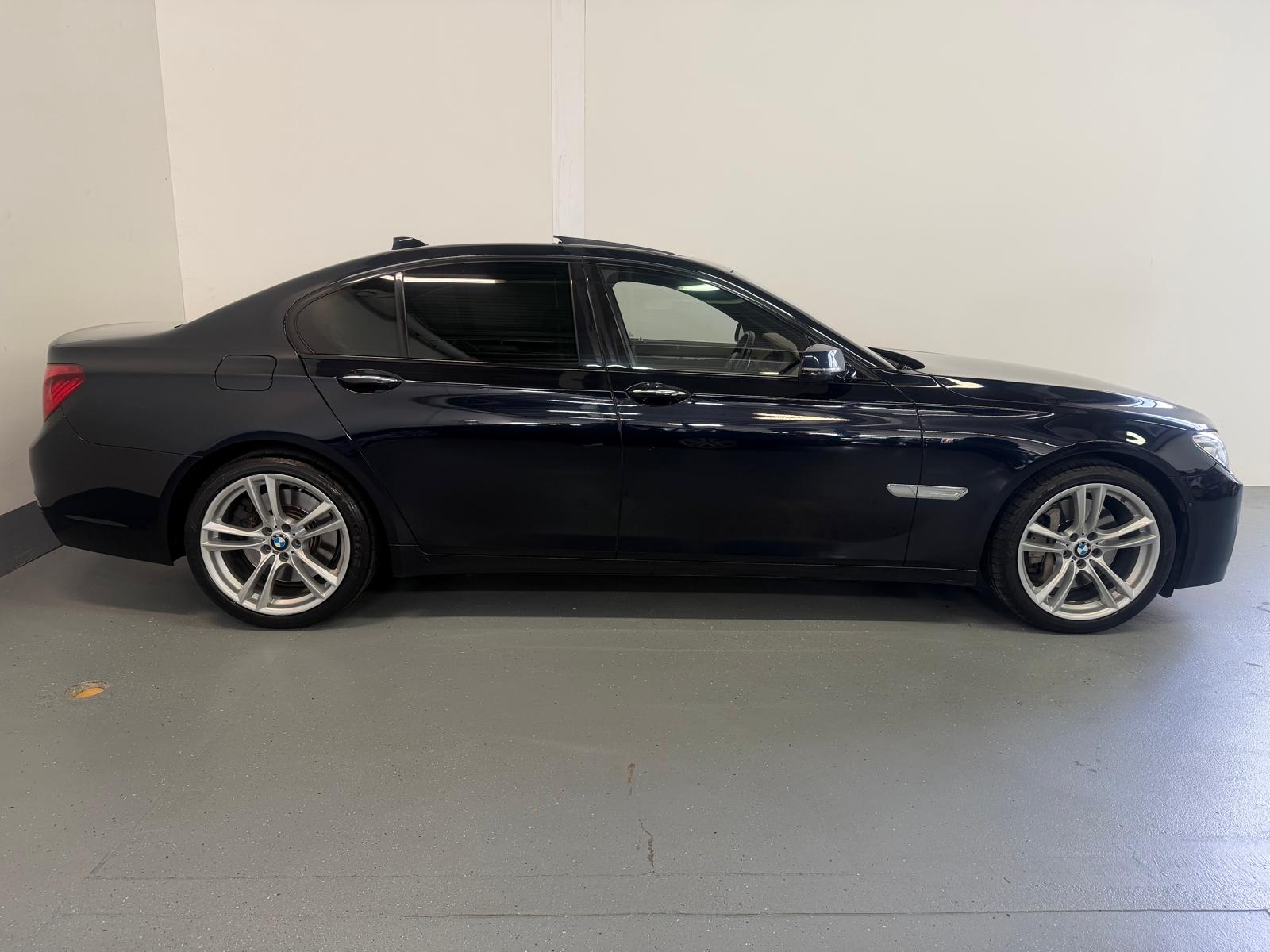 BMW 750i xDrive-image-5
