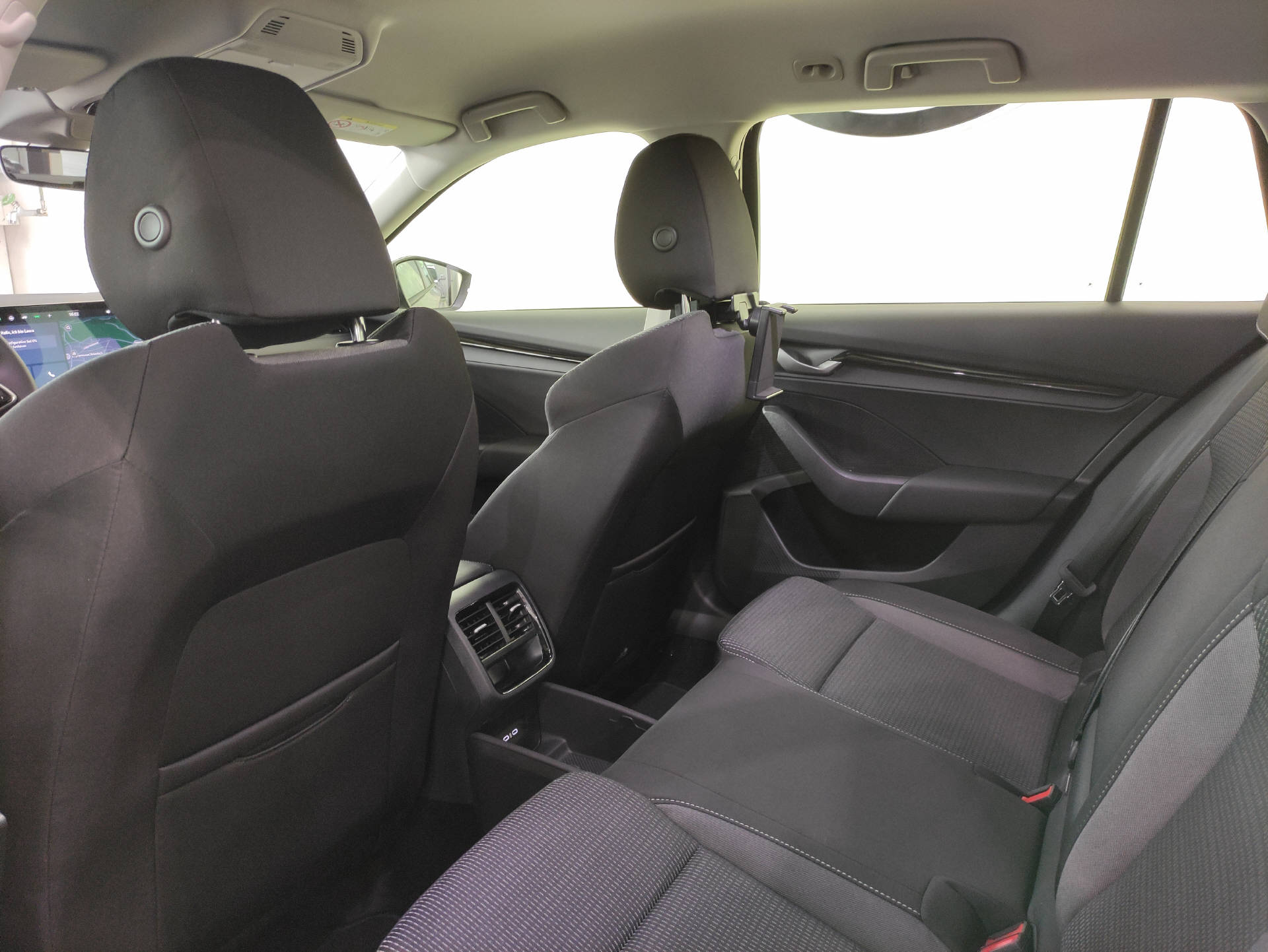 SKODA Octavia Combi 2.0 TSI Selection 4x4 DSG-image-11
