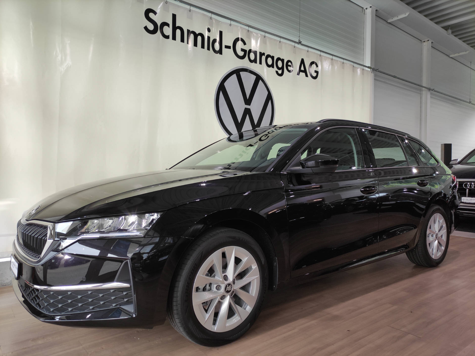 SKODA Octavia Combi 2.0 TSI Selection 4x4 DSG-showroom-element-1