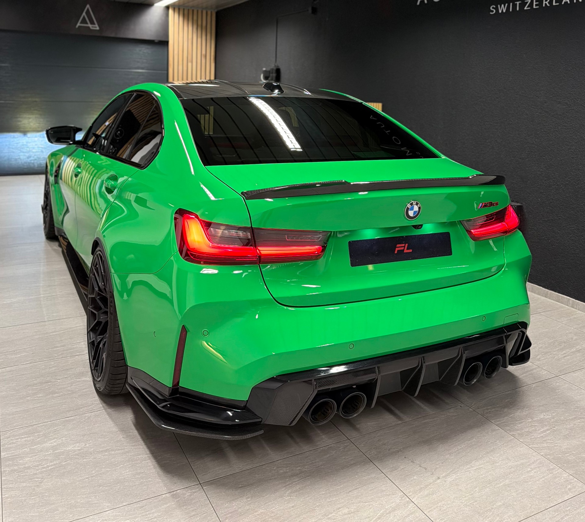 BMW M3 CS-showroom-element-2
