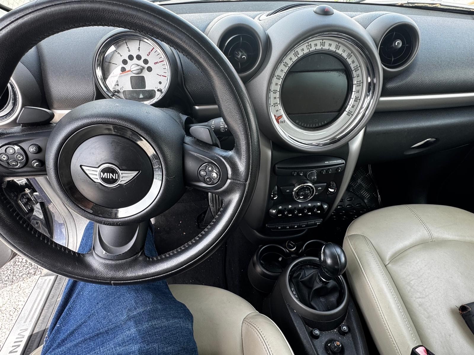 MINI Countryman Cooper D ALL4-image-10