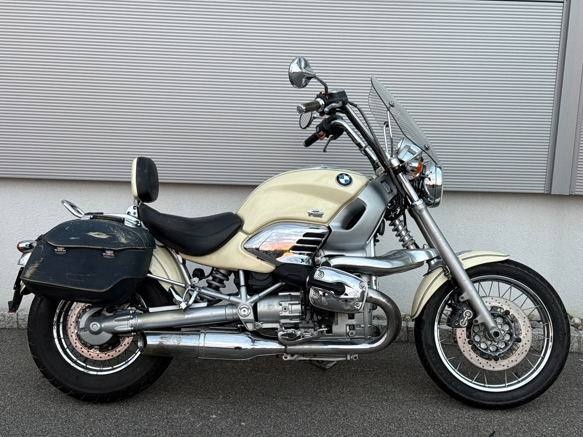 BMW R 1200 C Classic James Bond-image-0