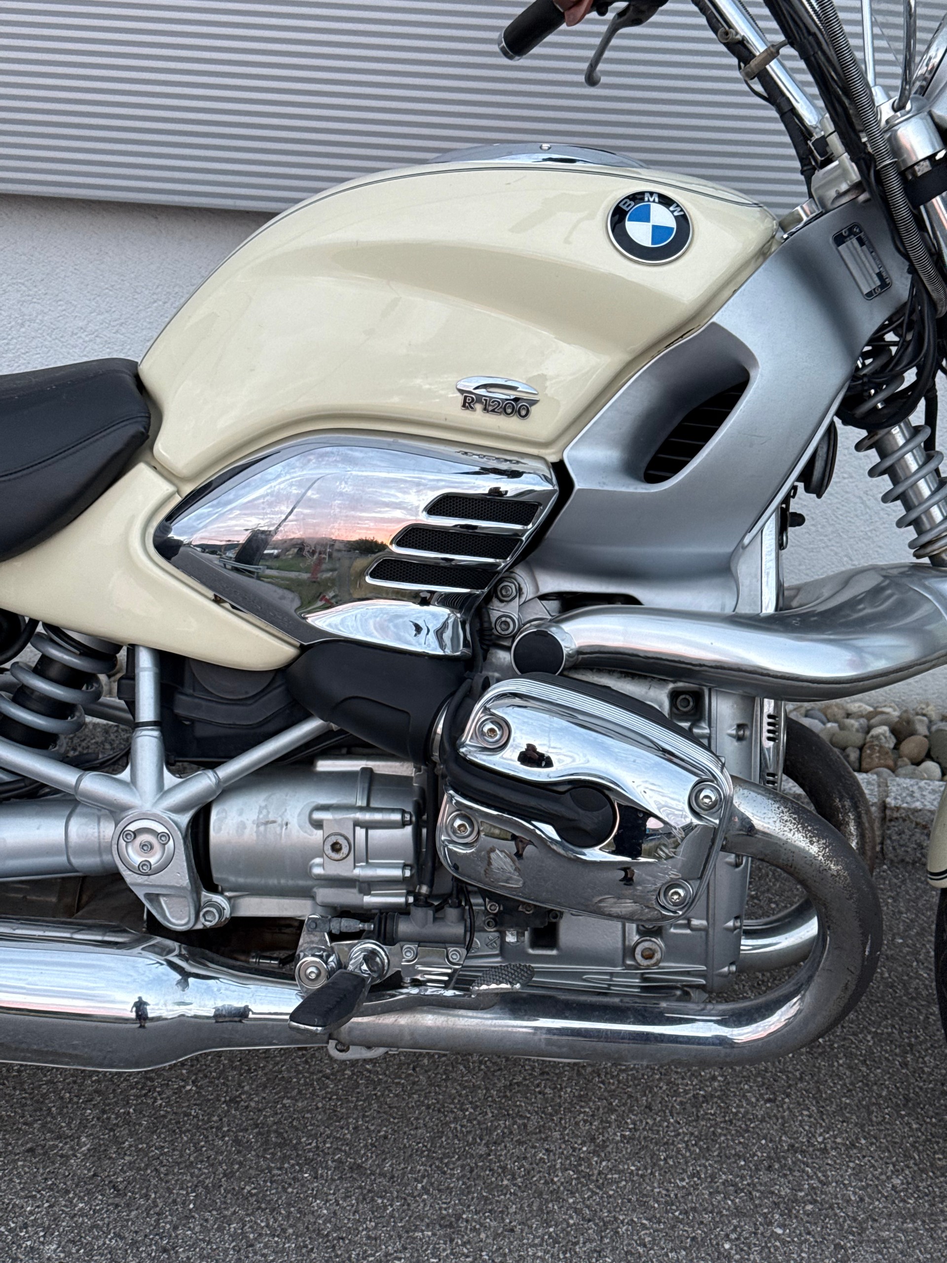 BMW R 1200 C Classic James Bond-image-4