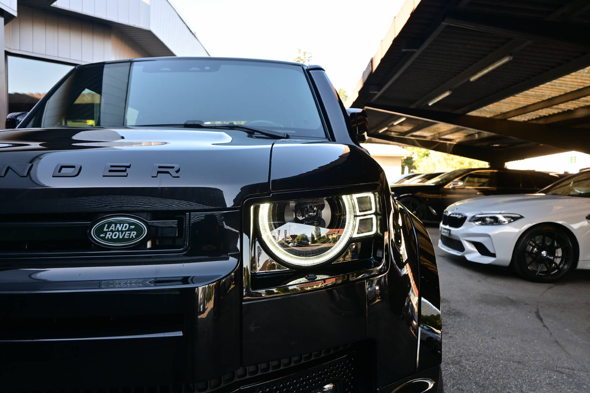 LAND ROVER Defender 110 3.0 D I6 250 X-Dynamic *All Black*Offroad*7 Plätzer*-showroom-element-3