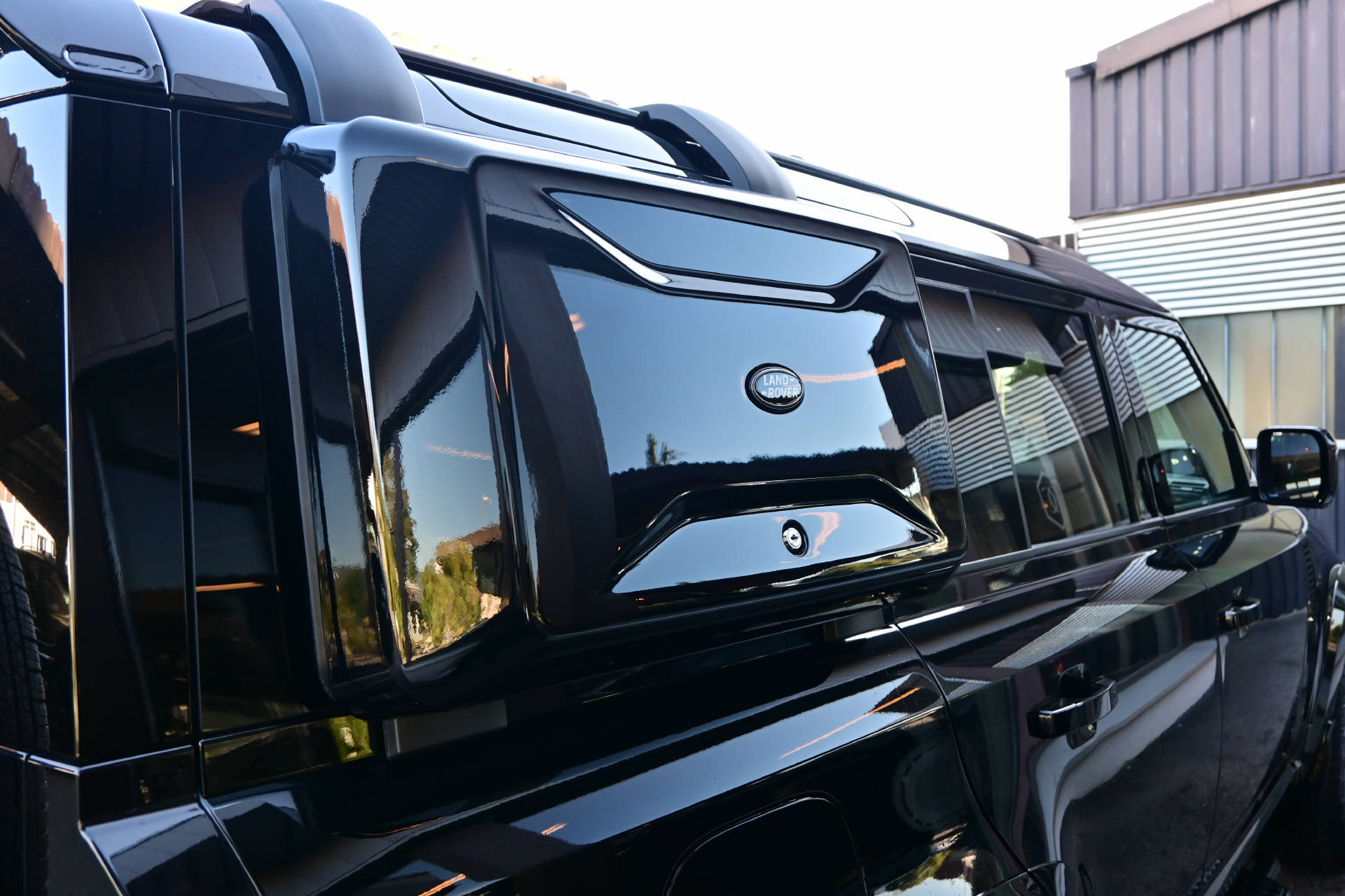 LAND ROVER Defender 110 3.0 D I6 250 X-Dynamic *All Black*Offroad*7 Plätzer*-image-10