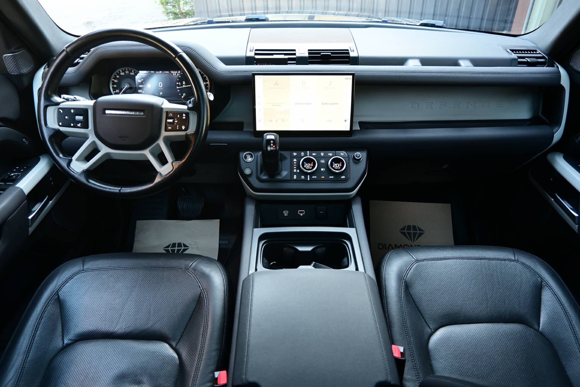 LAND ROVER Defender 110 3.0 D I6 250 X-Dynamic *All Black*Offroad*7 Plätzer*-image-20