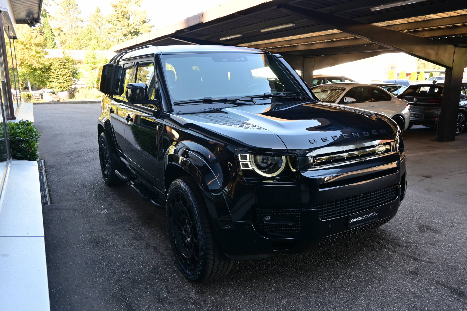 LAND ROVER Defender 110 3.0 D I6 250 X-Dynamic *All Black*Offroad*7 Plätzer*-showroom-element-2