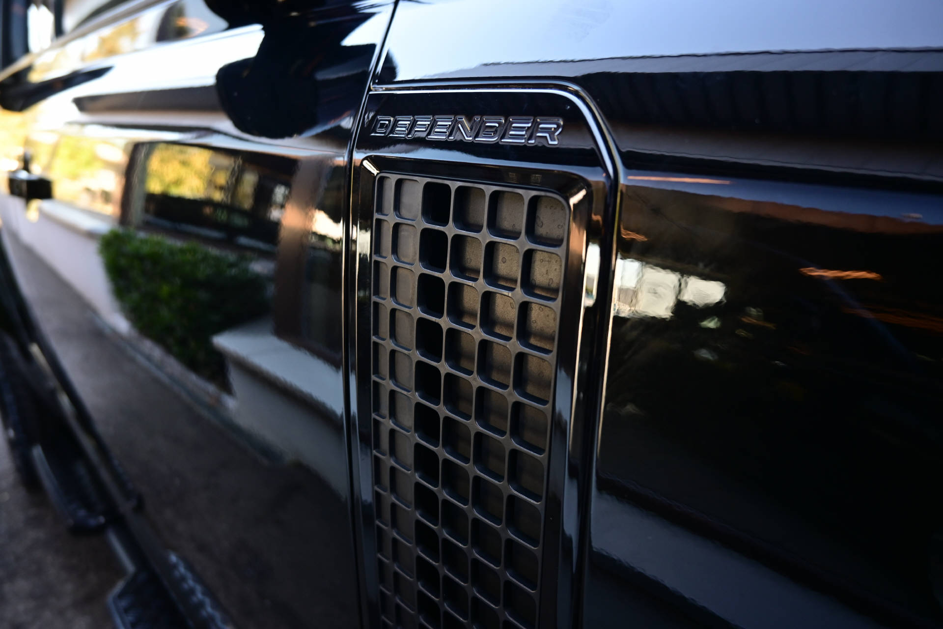 LAND ROVER Defender 110 3.0 D I6 250 X-Dynamic *All Black*Offroad*7 Plätzer*-image-9