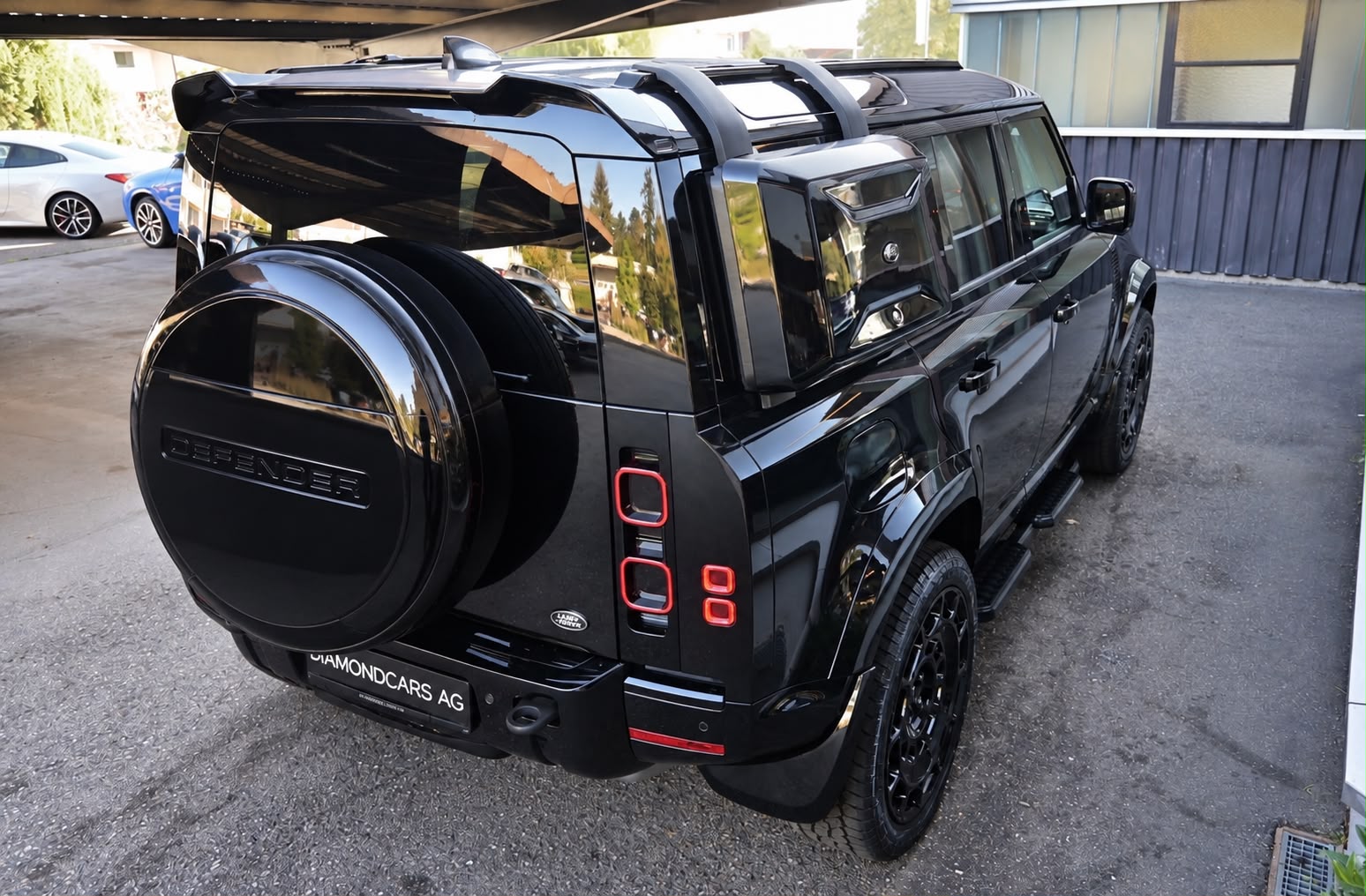 LAND ROVER Defender 110 3.0 D I6 250 X-Dynamic *All Black*Offroad*7 Plätzer*-image-8