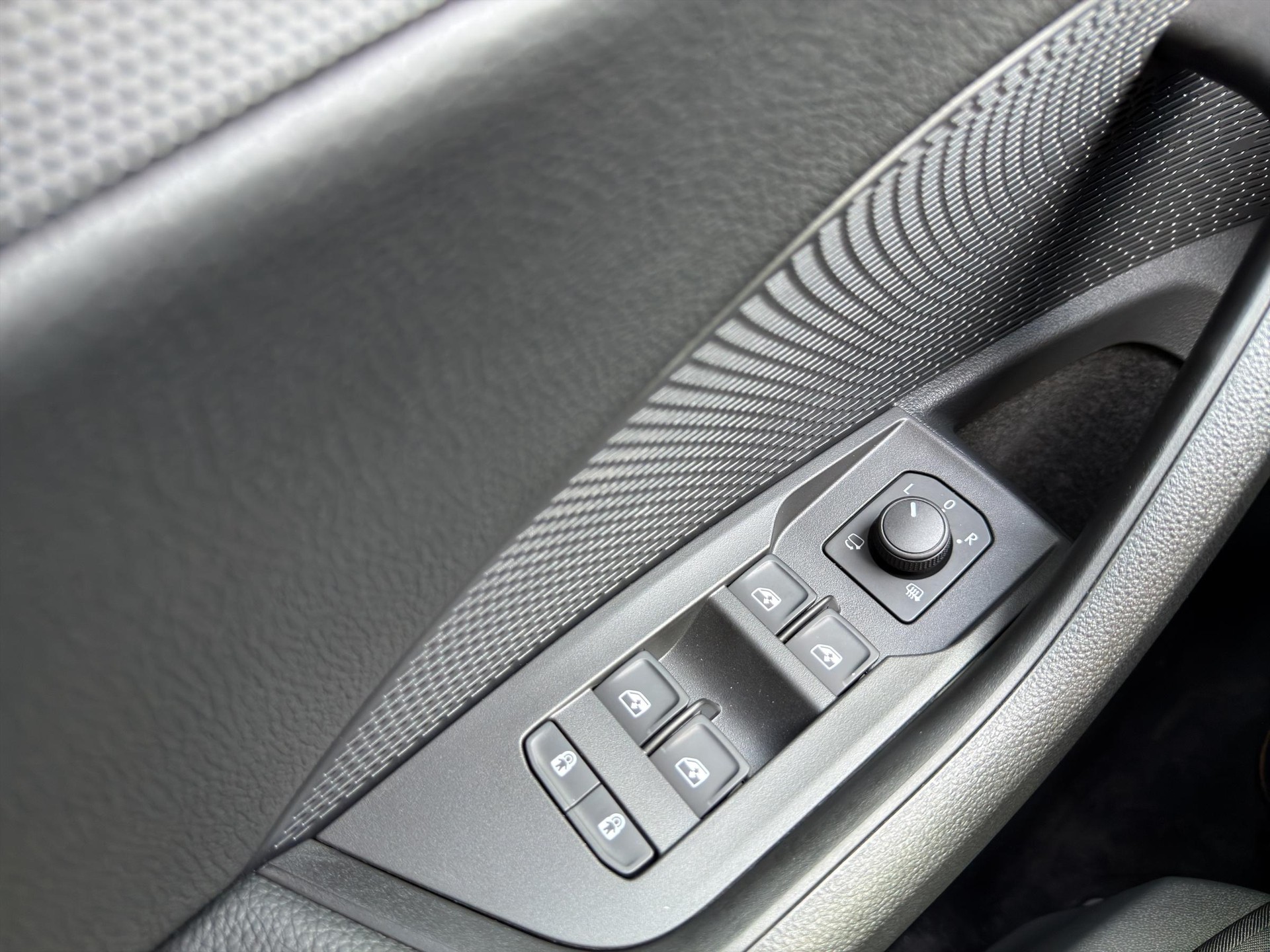 SKODA Octavia Combi 2.0 TSI Selection 4x4 DSG-image-9
