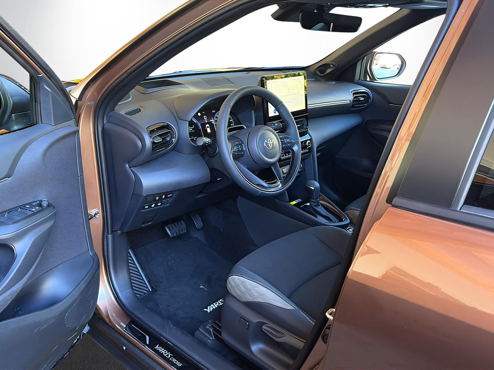 TOYOTA Yaris Cross 1.5 VVT-i HSD Premium AWD-i-image-6