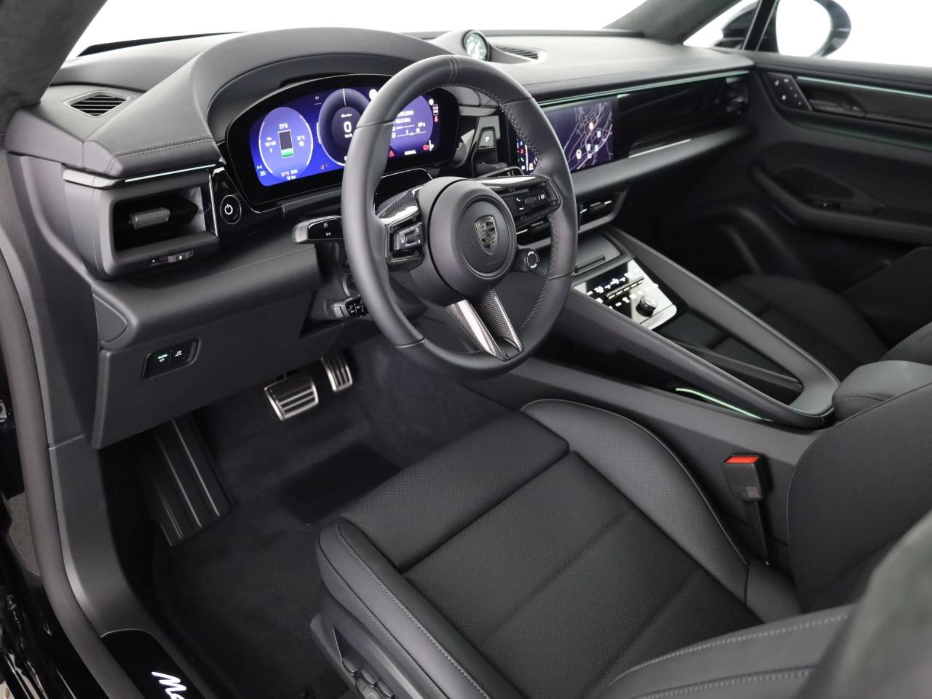 PORSCHE Macan Turbo-showroom-element-3