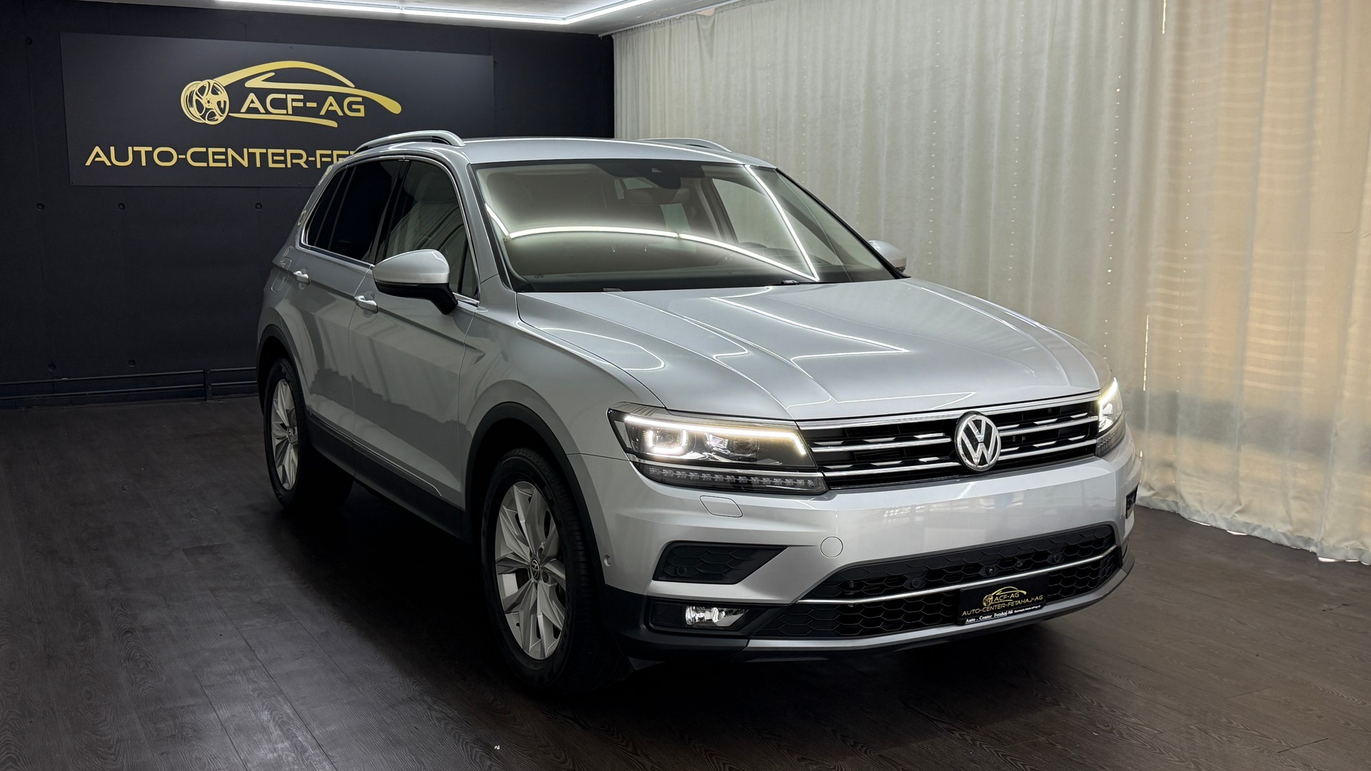 VW Tiguan 2.0TSI Highline 4Motion DSG-showroom-element-2