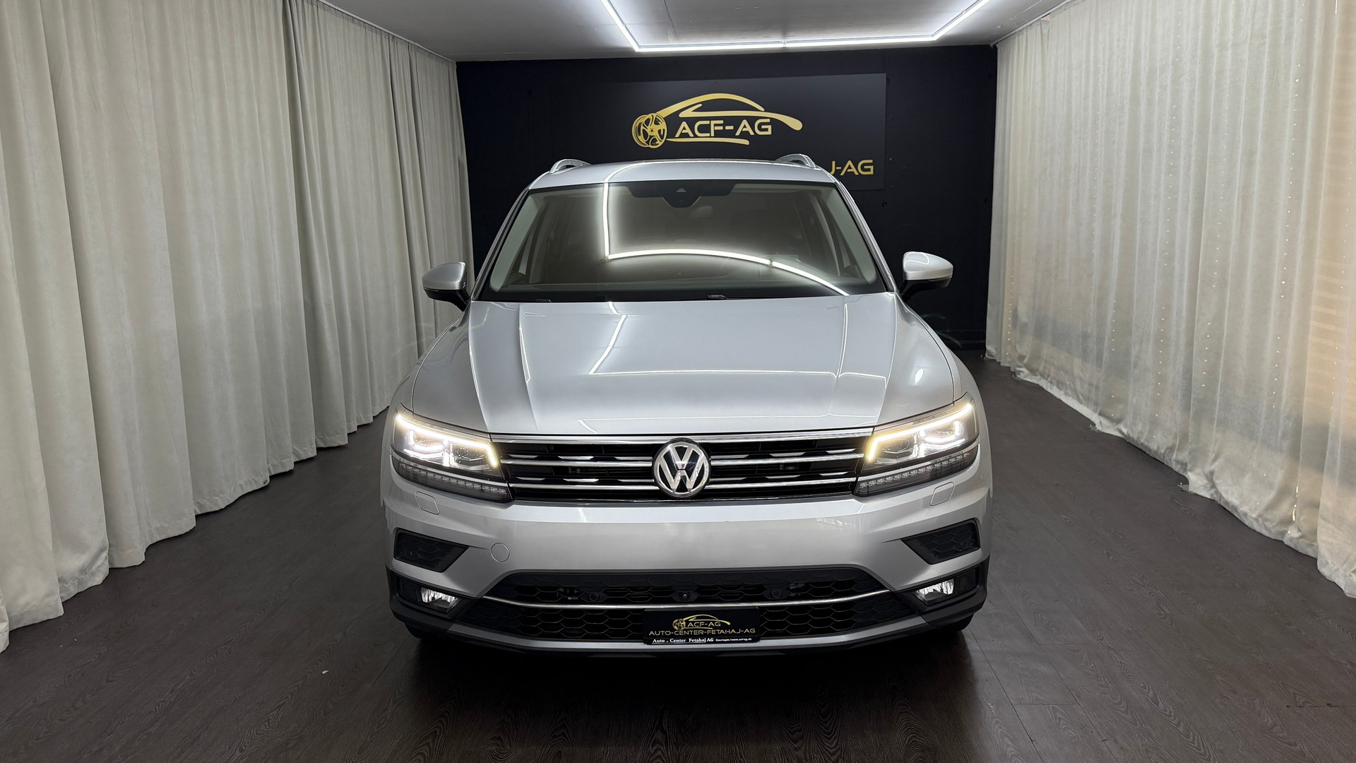 VW Tiguan 2.0TSI Highline 4Motion DSG-showroom-element-1