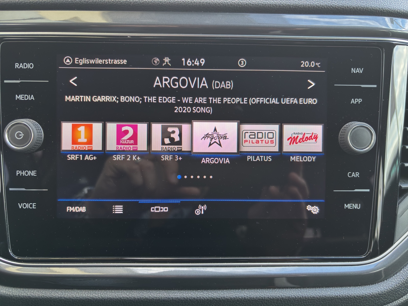 VW T-Roc 1.5 TSI EVO Sport R-Line DSG mit AHK, Rückfahrkamera & Winterräder-image-18