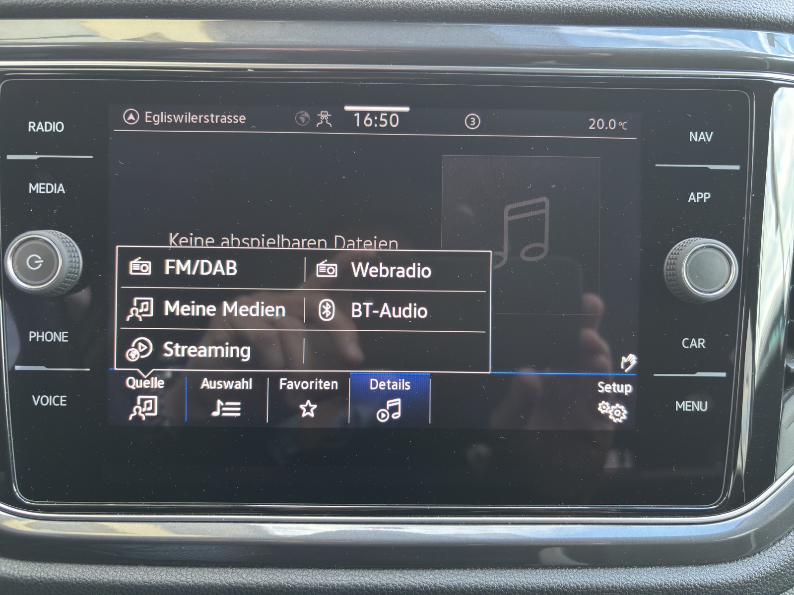 VW T-Roc 1.5 TSI EVO Sport R-Line DSG mit AHK, Rückfahrkamera & Winterräder-image-19