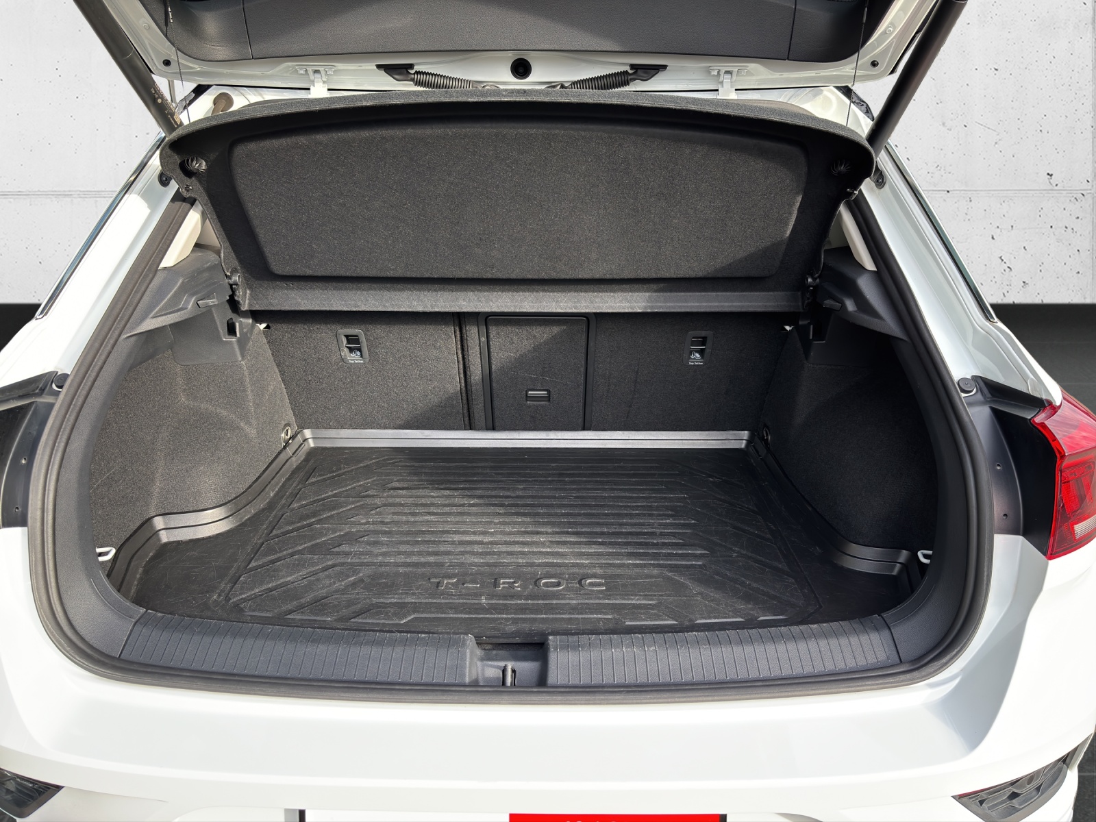 VW T-Roc 1.5 TSI EVO Sport R-Line DSG mit AHK, Rückfahrkamera & Winterräder-image-7