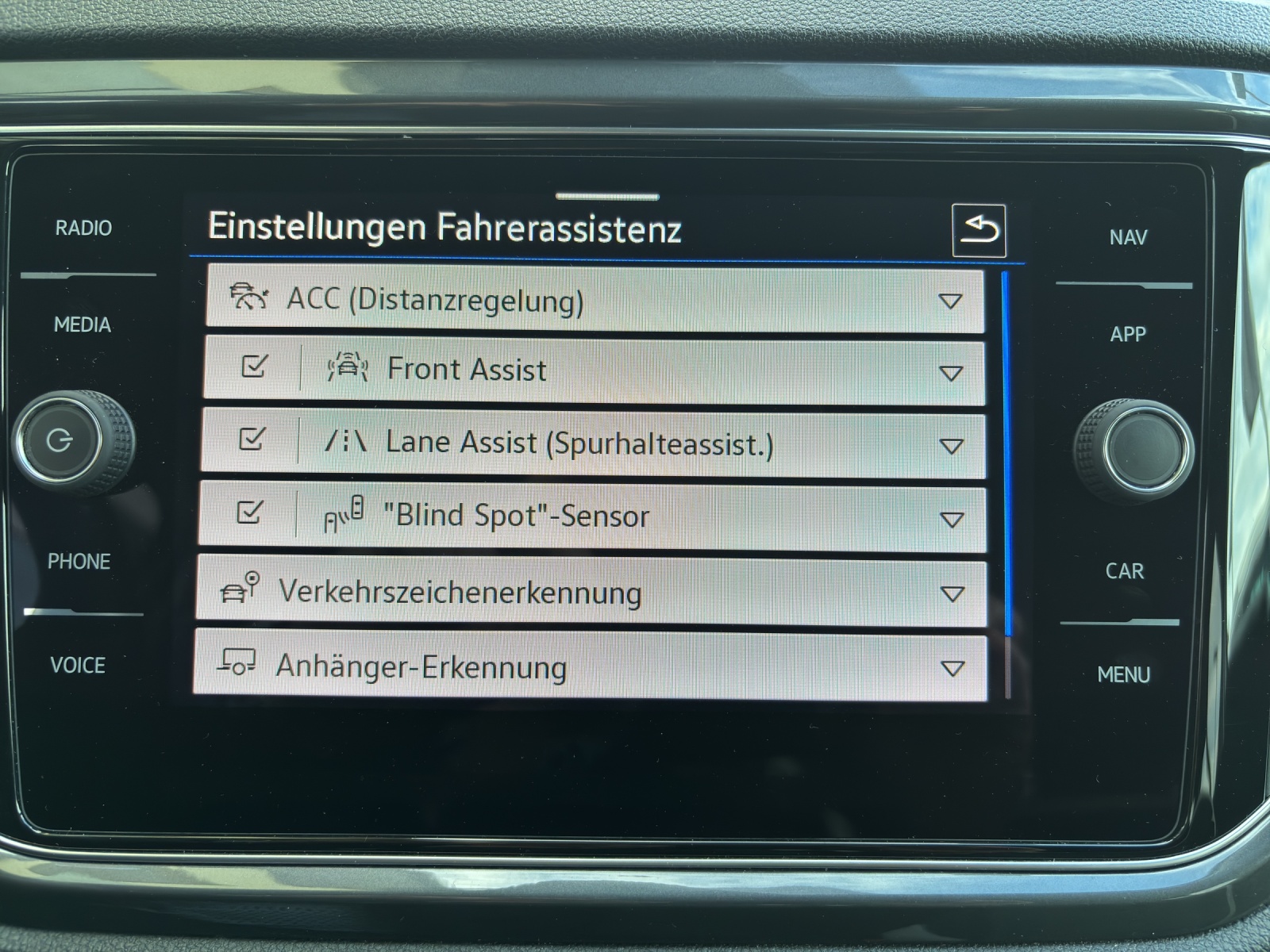 VW T-Roc 1.5 TSI EVO Sport R-Line DSG mit AHK, Rückfahrkamera & Winterräder-image-22