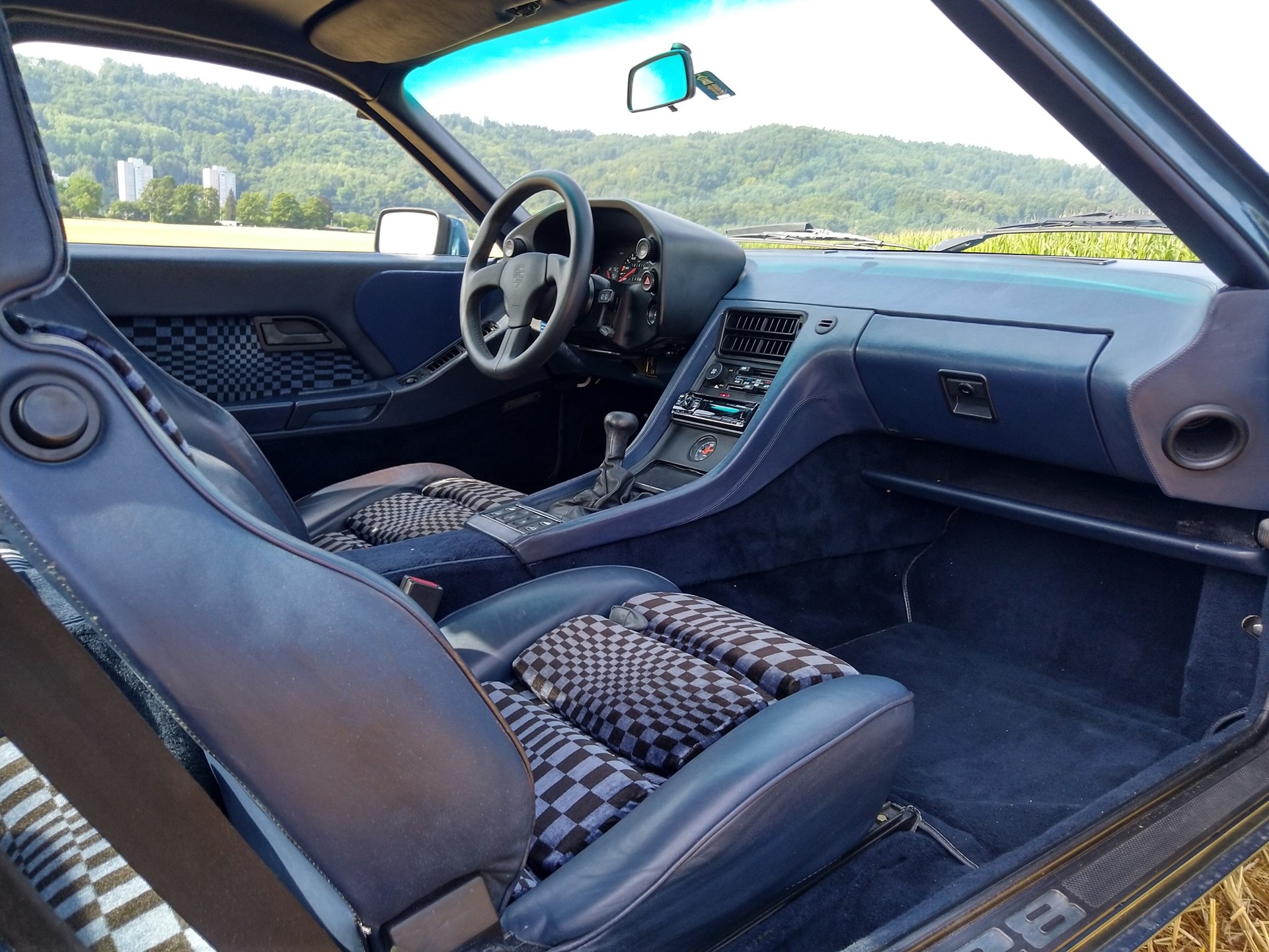 PORSCHE 928 S-image-3