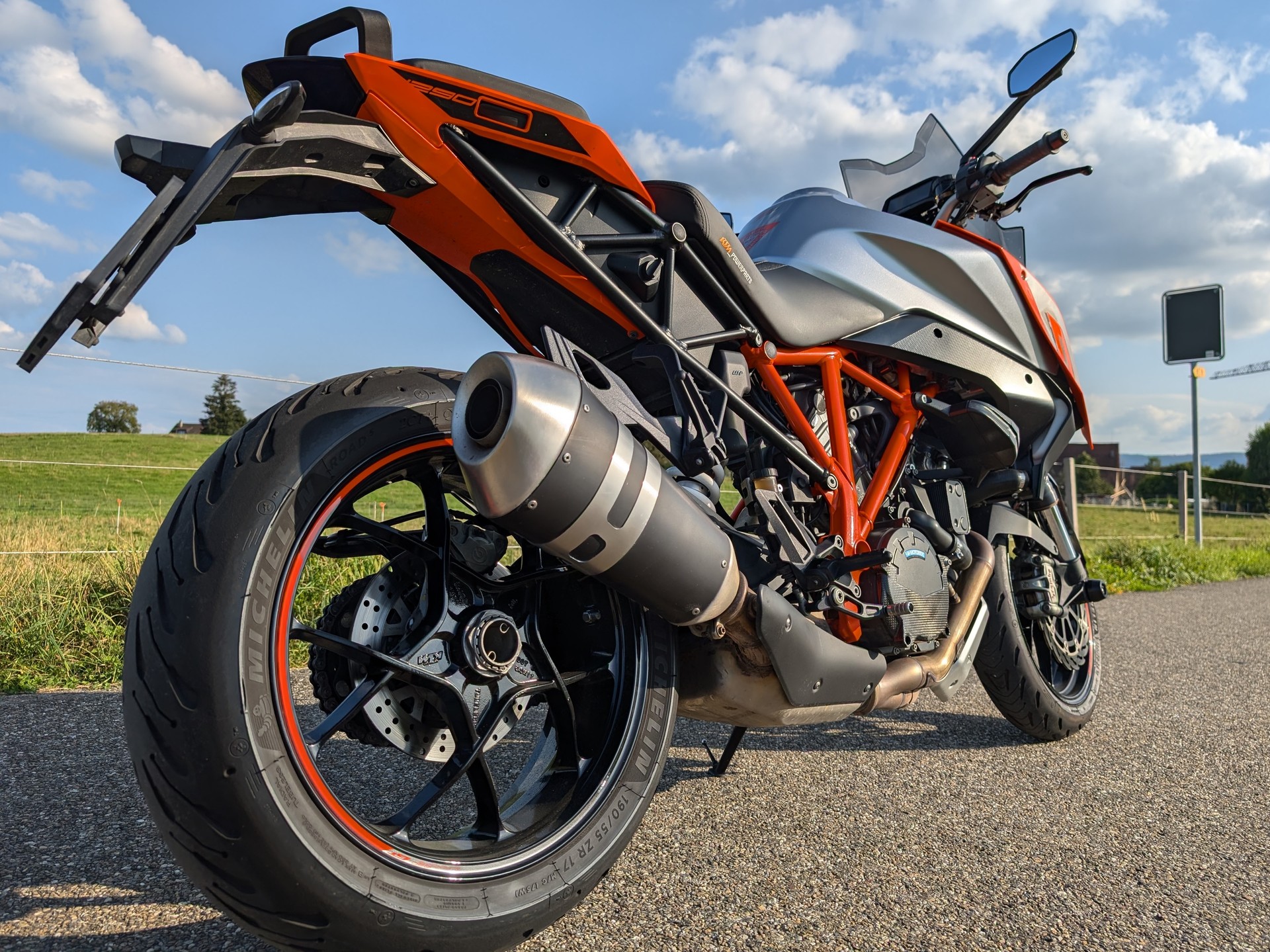 KTM 1290 Super Duke GT-image-4