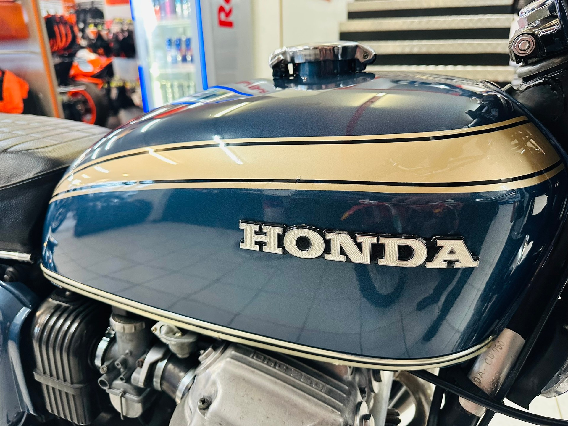 HONDA CB 750 Four K2-image-7