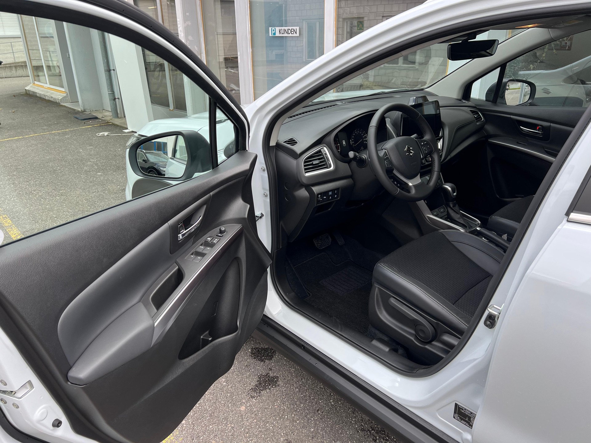 SUZUKI S-Cross 1.5 Compact Top Hybrid 4x4-image-5