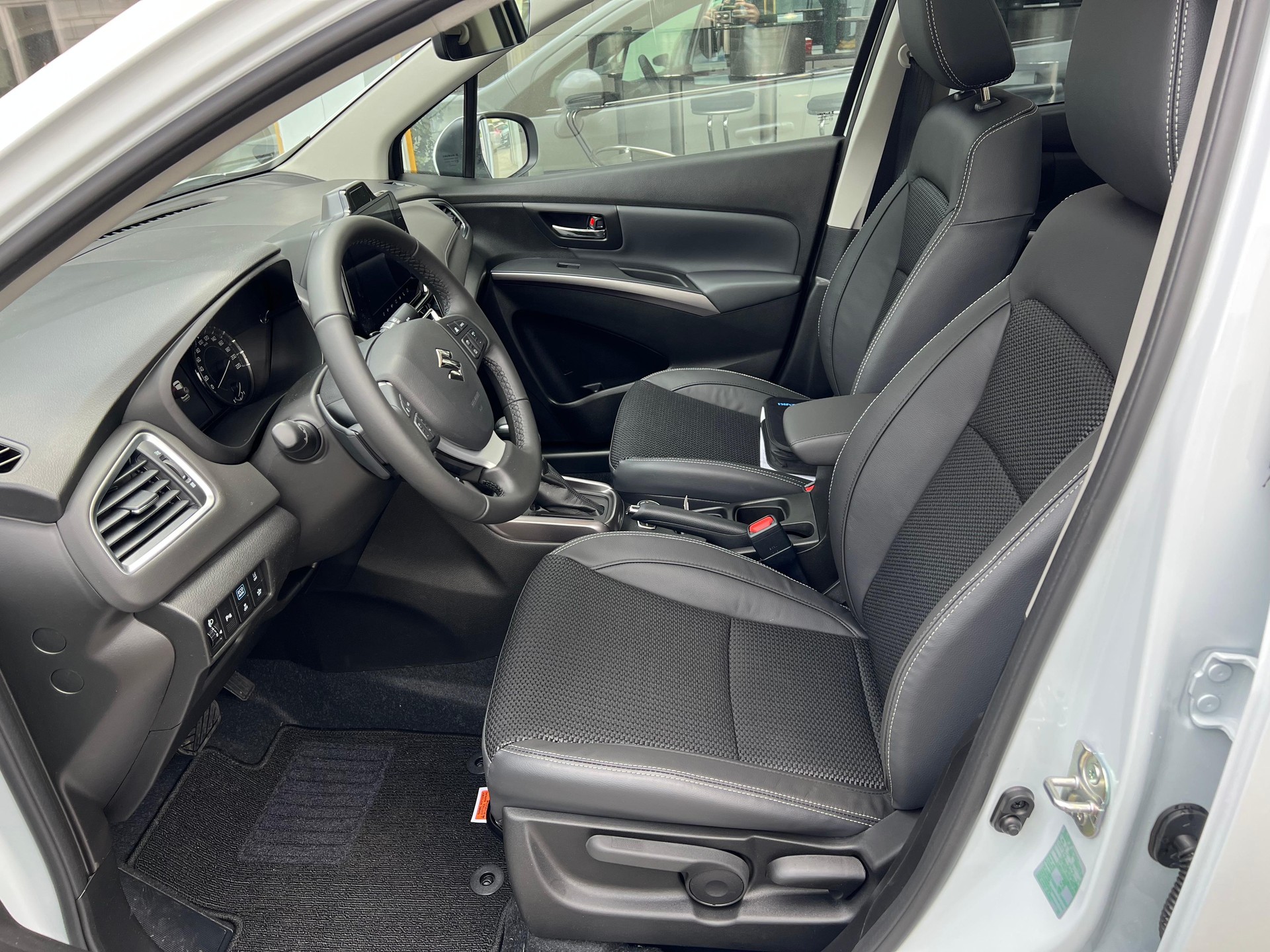 SUZUKI S-Cross 1.5 Compact Top Hybrid 4x4-image-6