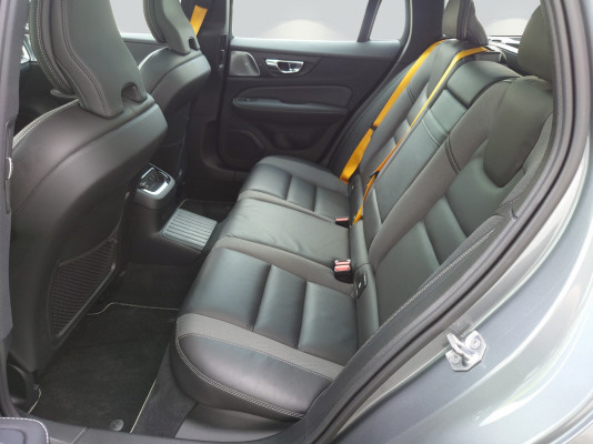 VOLVO V60 T8 eAWD Polestar-image-9
