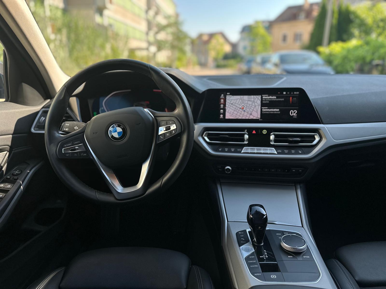 BMW 320d xDrive Touring Steptronic-image-13