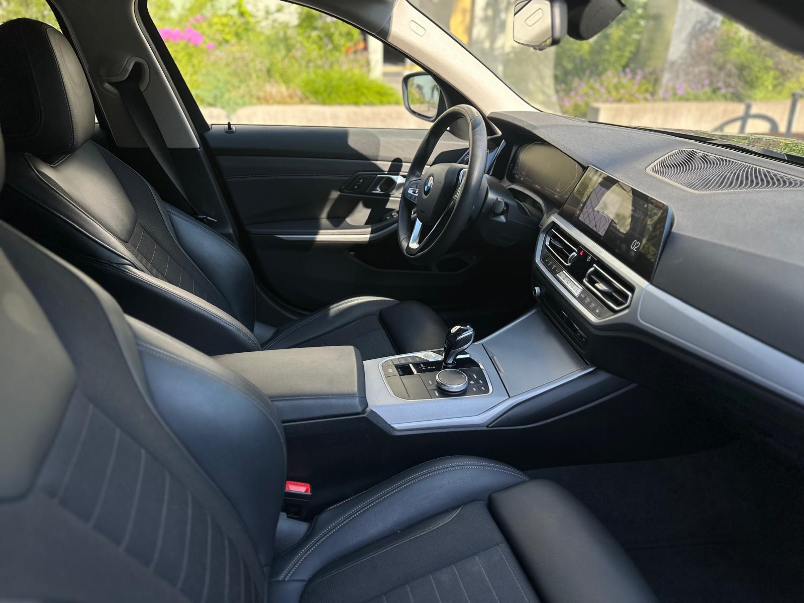 BMW 320d xDrive Touring Steptronic-image-12
