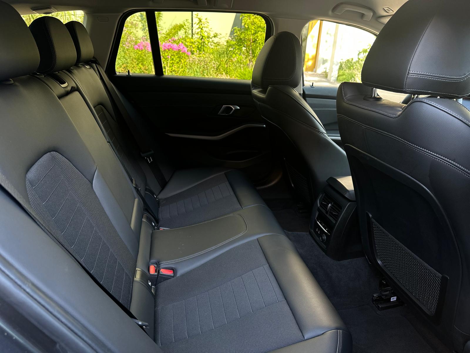 BMW 320d xDrive Touring Steptronic-image-11