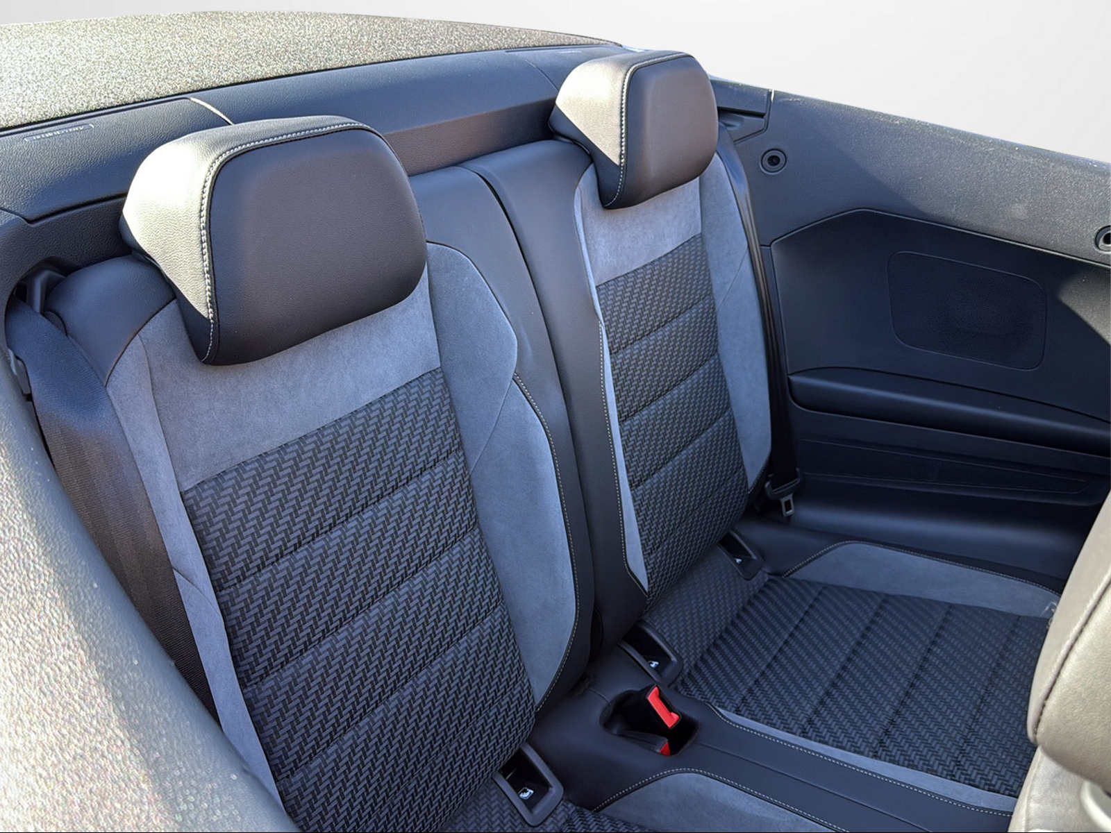 VW T-Roc Cabriolet 1.5 TSI EVO R-Line DSG-image-14
