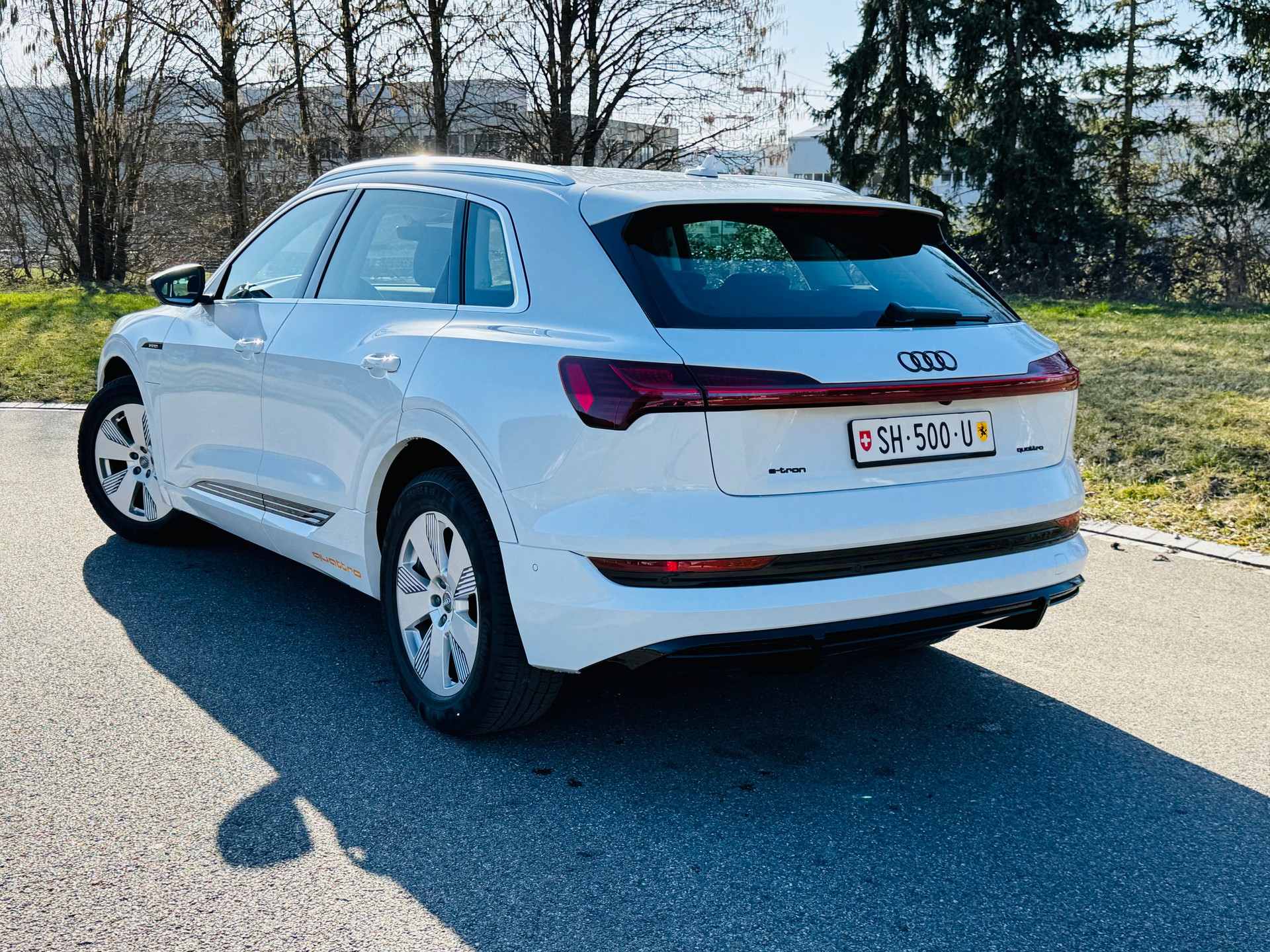 AUDI e-tron 50 S Line quattro-image-3