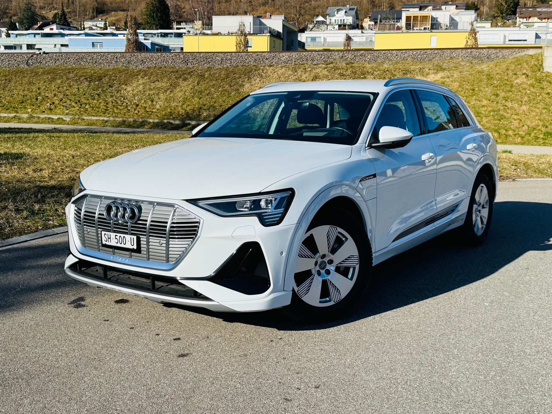AUDI e-tron 50 S Line quattro-image-1