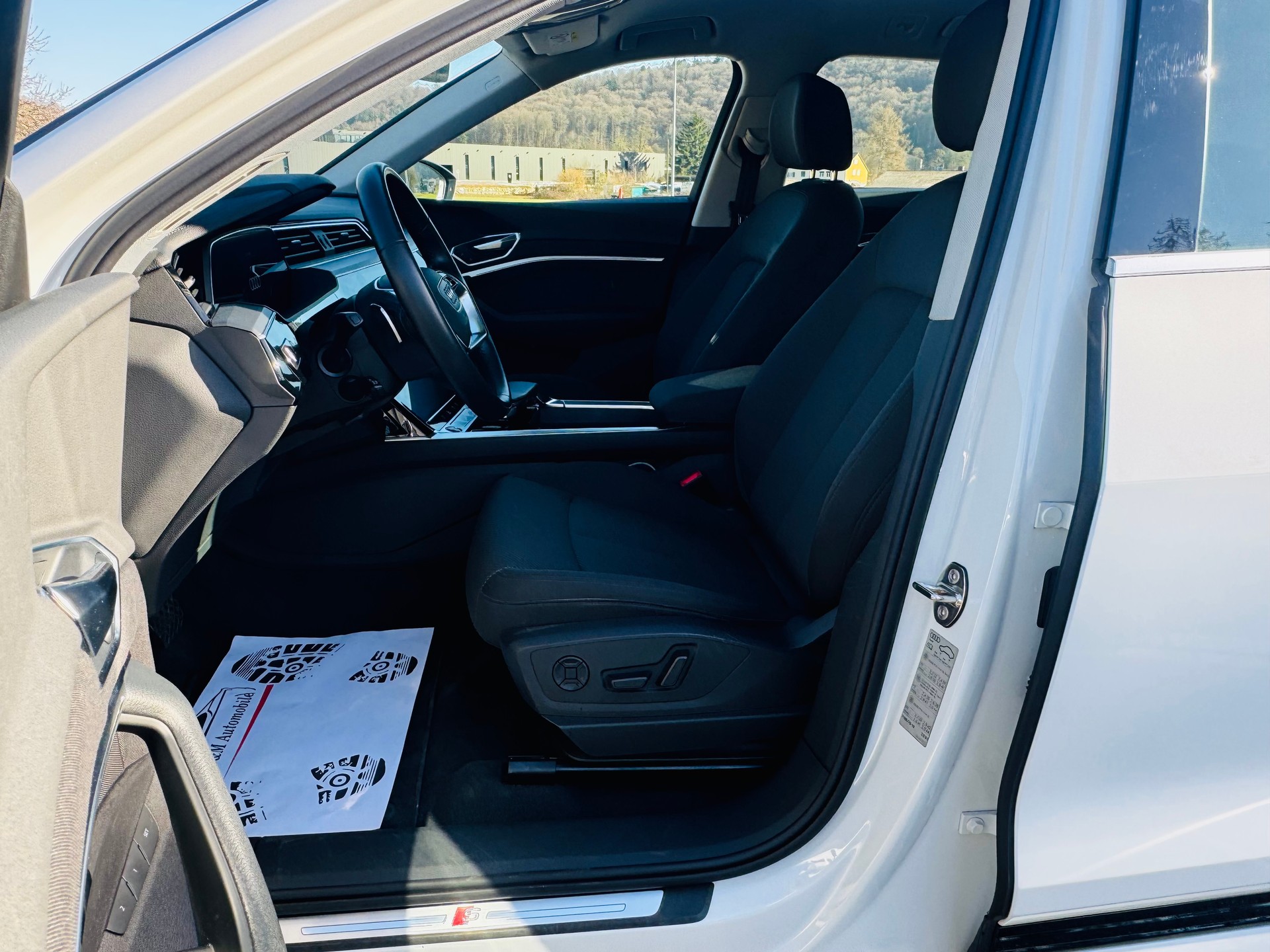 AUDI e-tron 50 S Line quattro-image-11