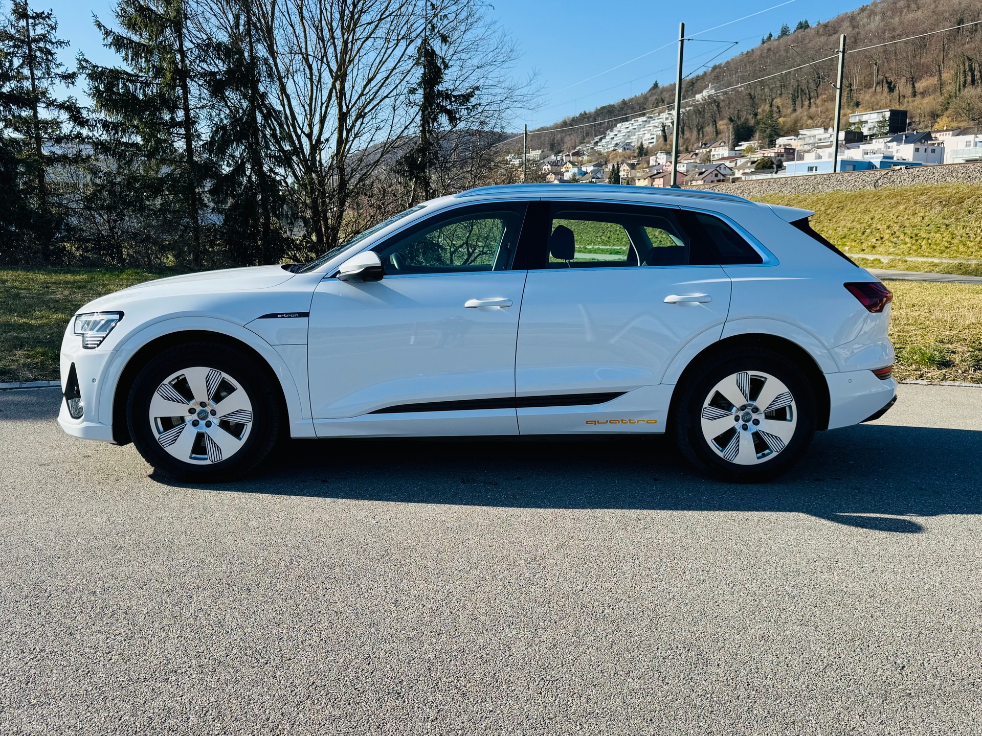 AUDI e-tron 50 S Line quattro-image-6