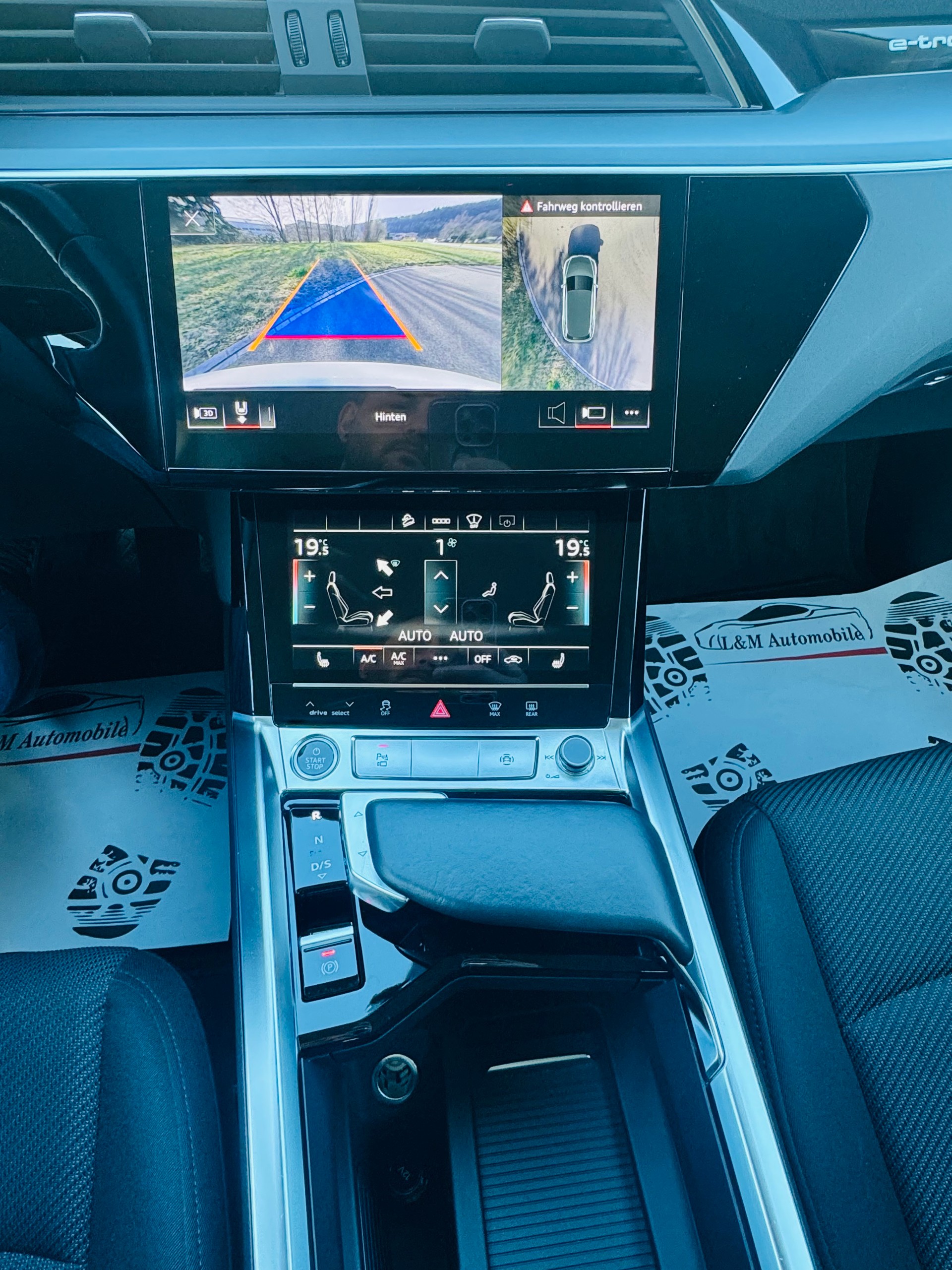 AUDI e-tron 50 S Line quattro-image-10