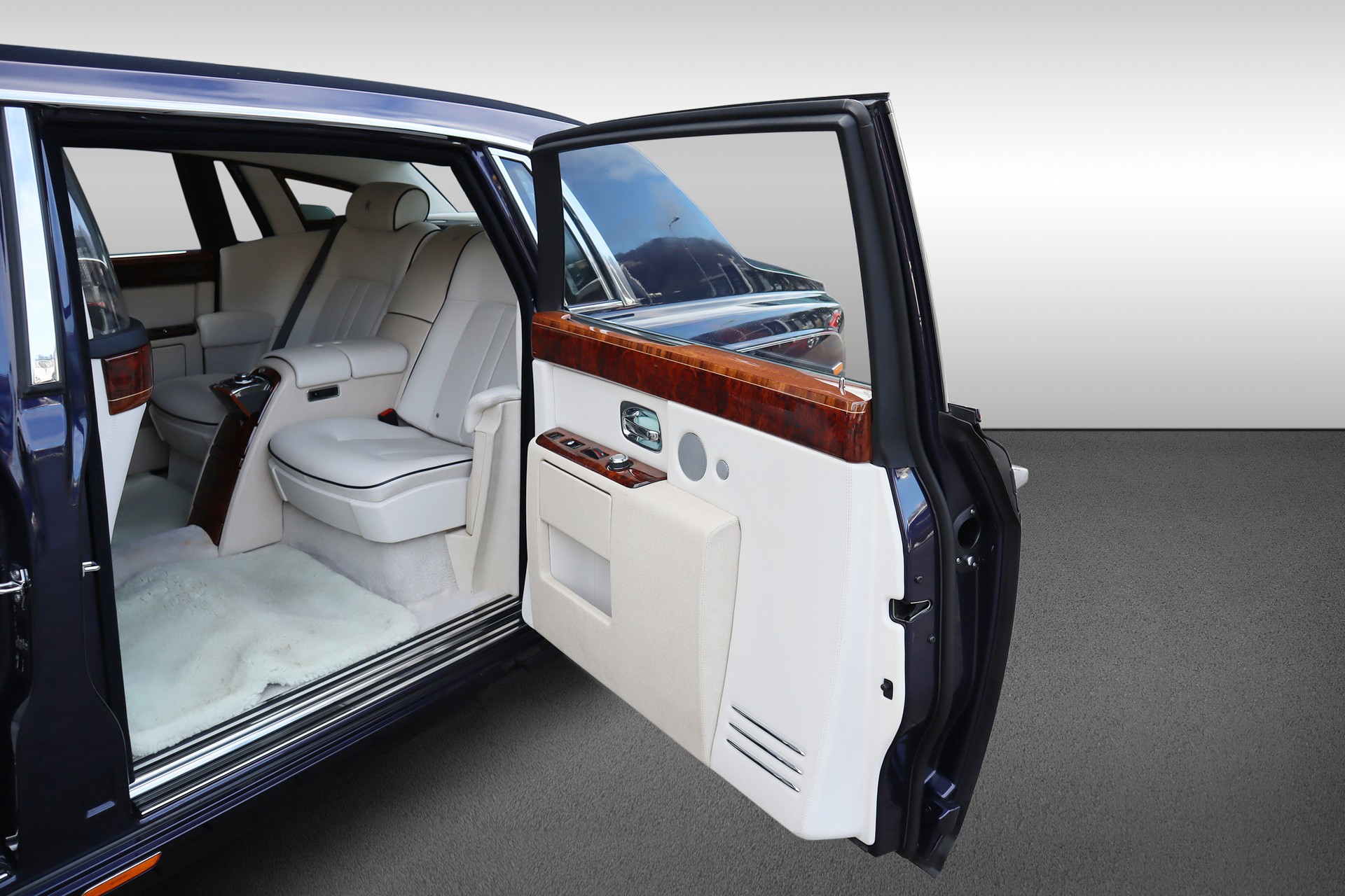 ROLLS-ROYCE Phantom 6.7 V12 EWB 4 places-image-11