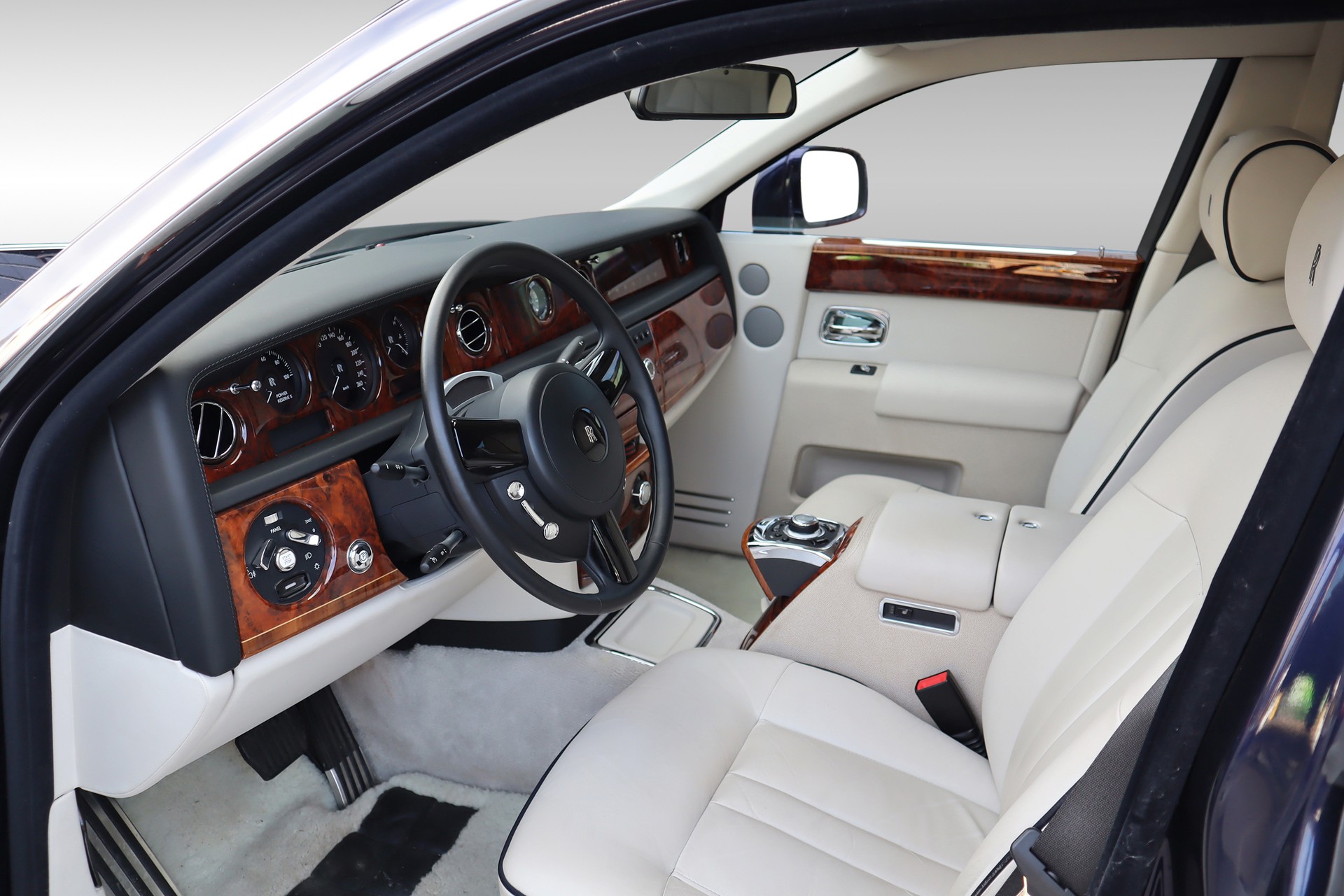 ROLLS-ROYCE Phantom 6.7 V12 EWB 4 places-image-8