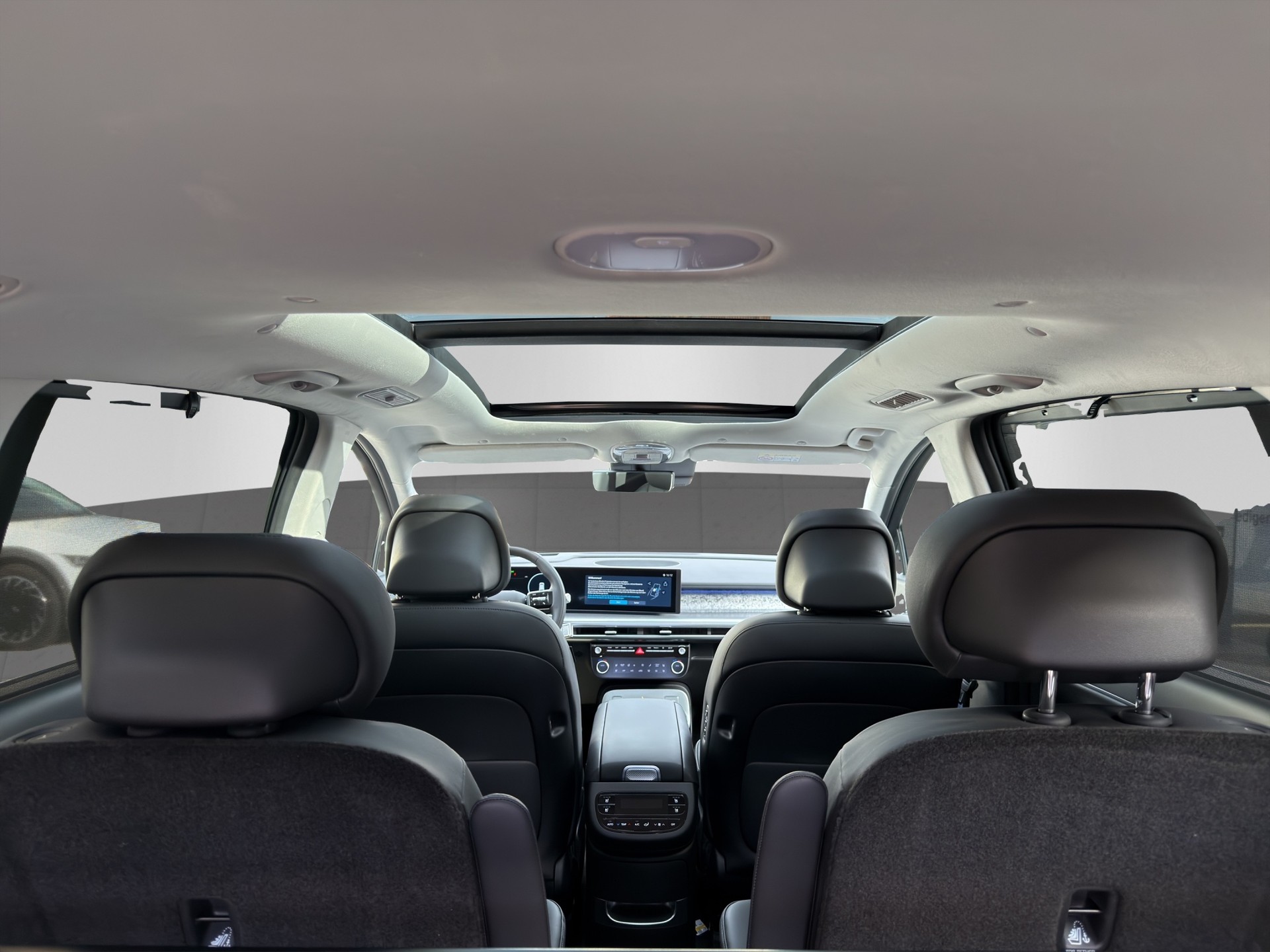 HYUNDAI Ioniq 9 110kWh Calli. 4WD-image-9