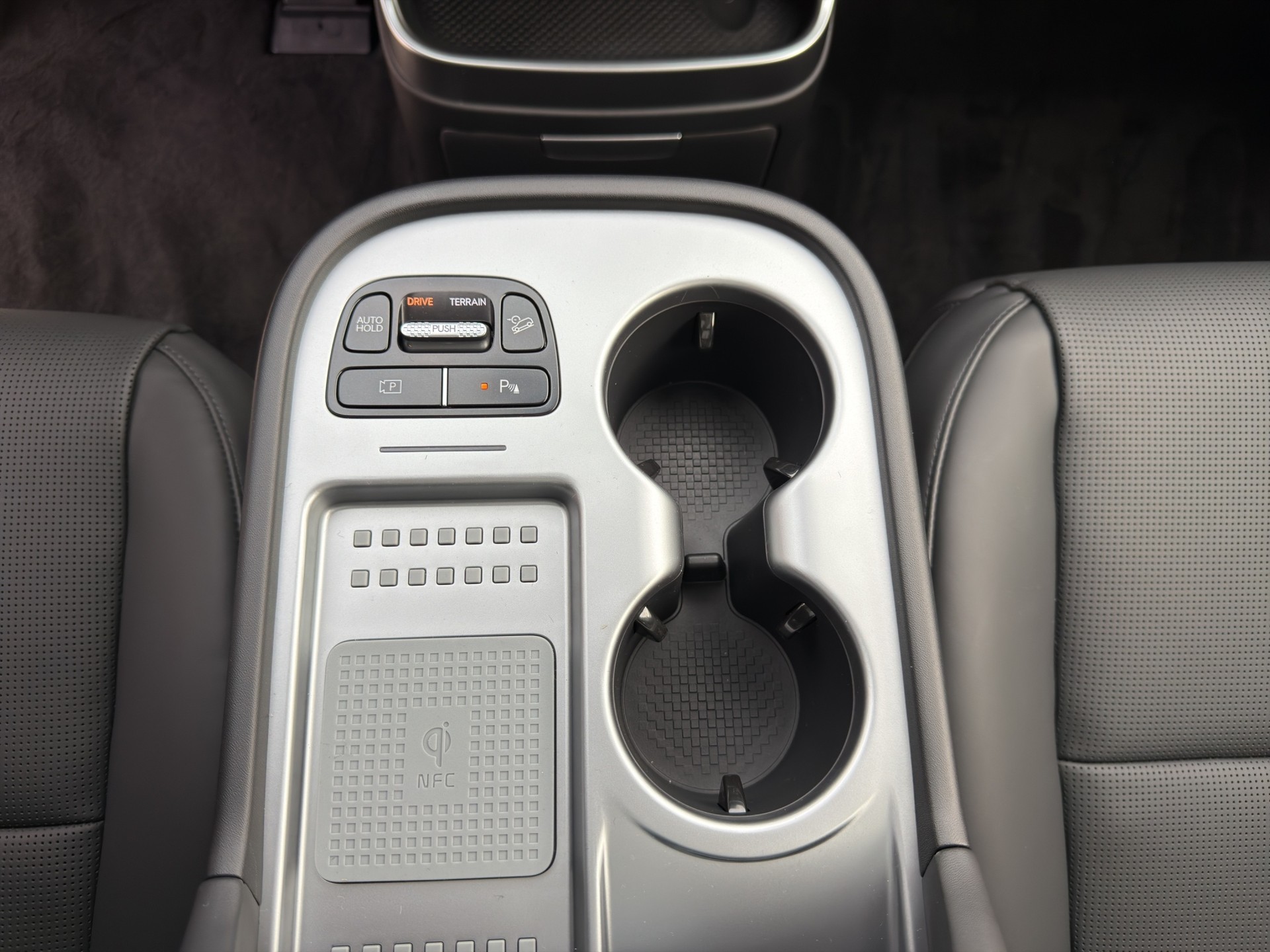 HYUNDAI Ioniq 9 110kWh Calli. 4WD-image-18