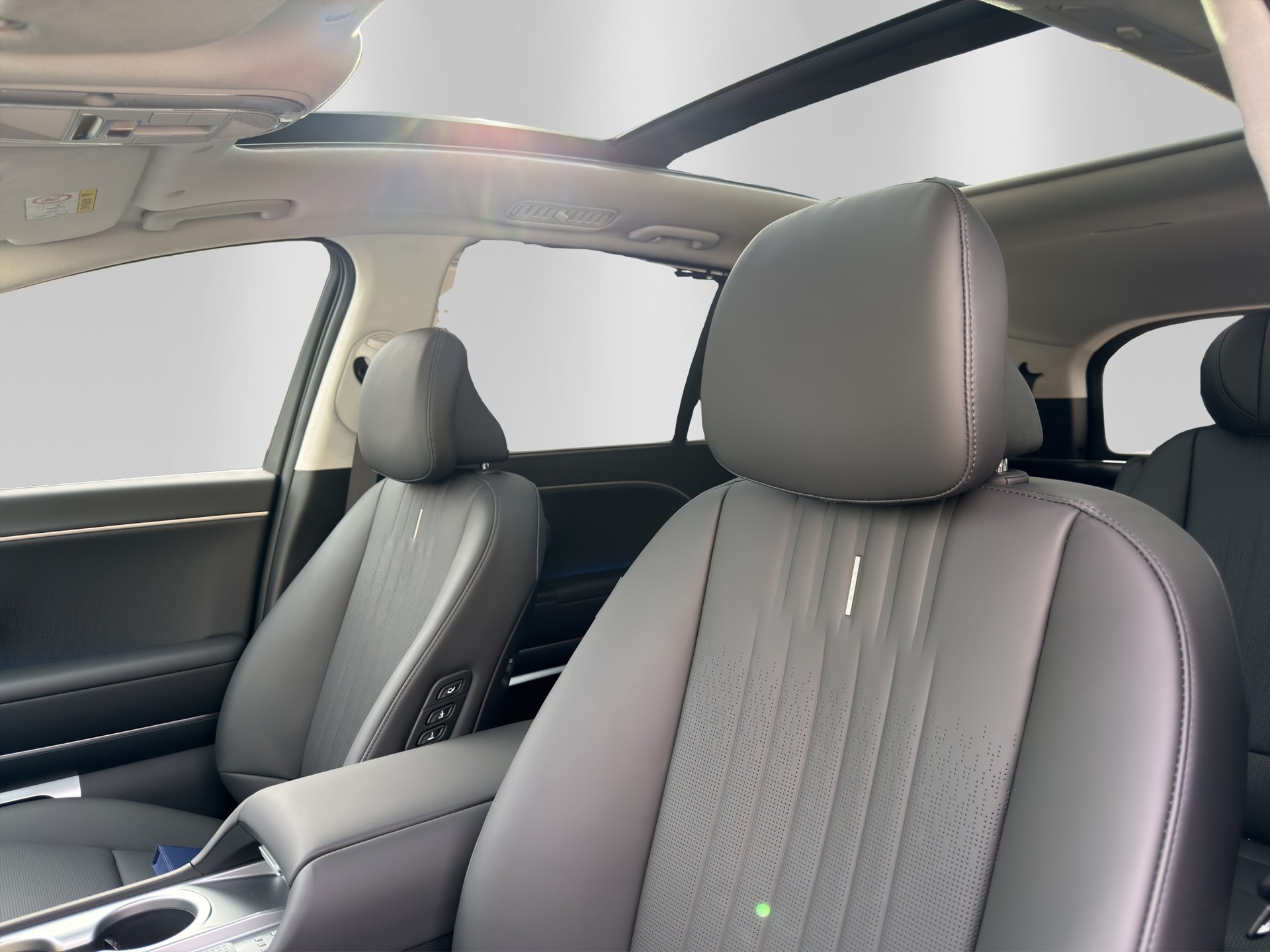 HYUNDAI Ioniq 9 110kWh Calli. 4WD-image-12