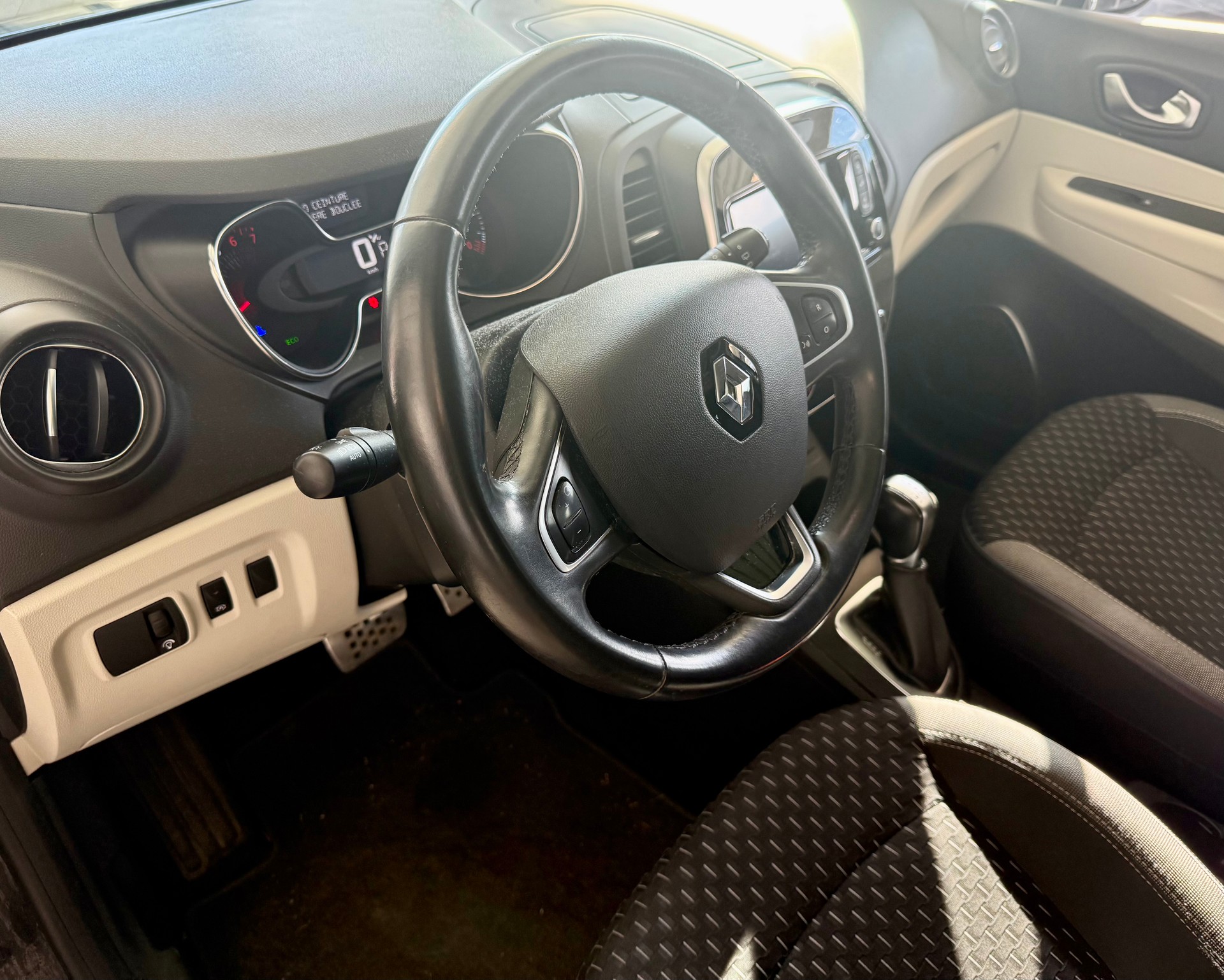 RENAULT Captur 1.2 T 16V Outdoor EDC-image-13