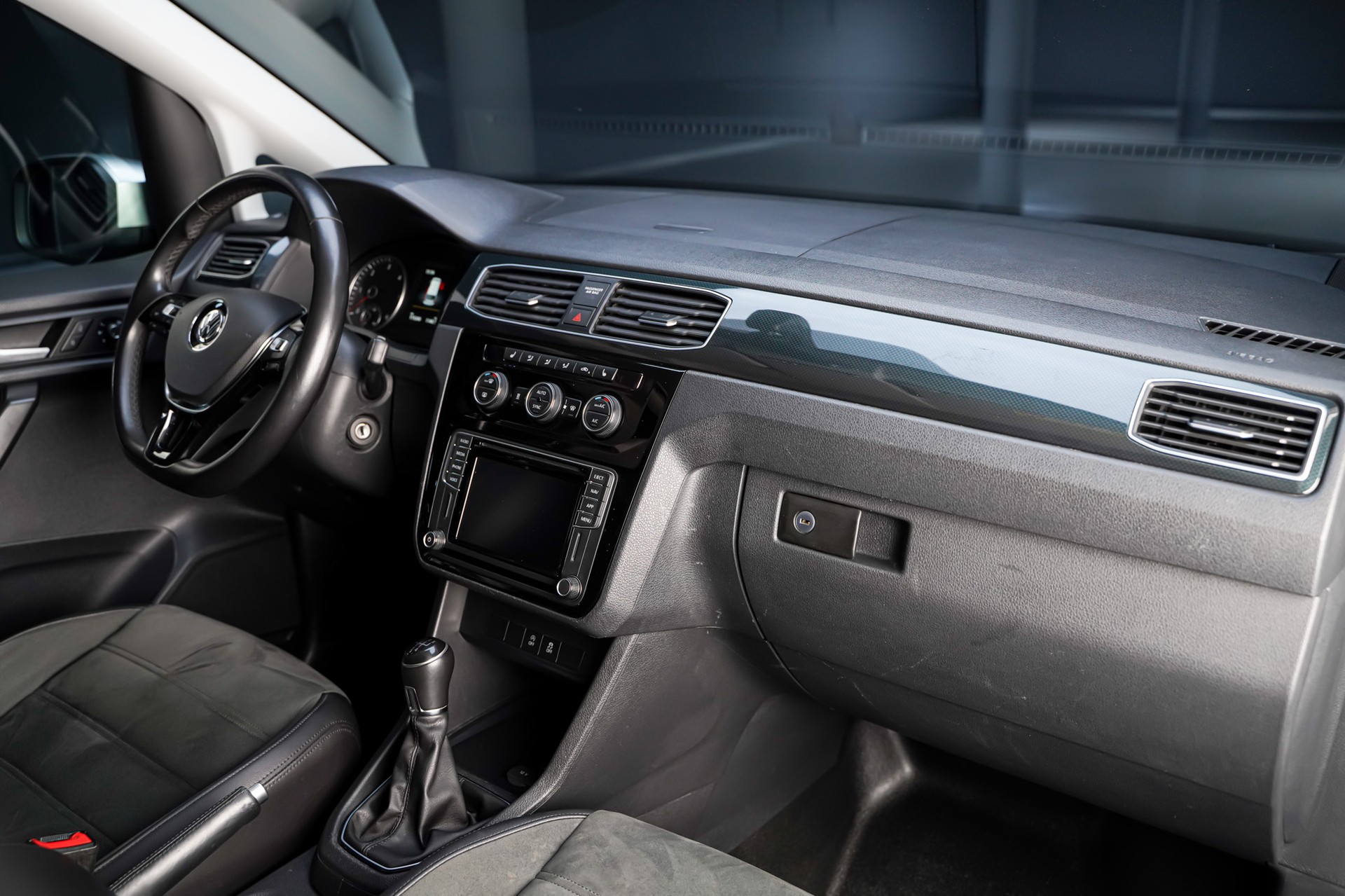 VW Caddy 2.0 TDI Highline-image-17