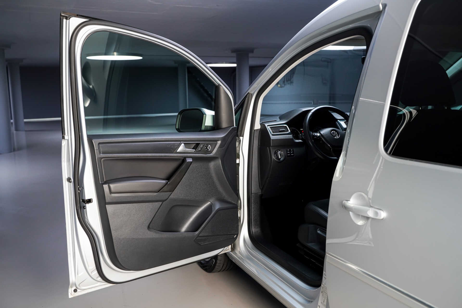 VW Caddy 2.0 TDI Highline-image-7