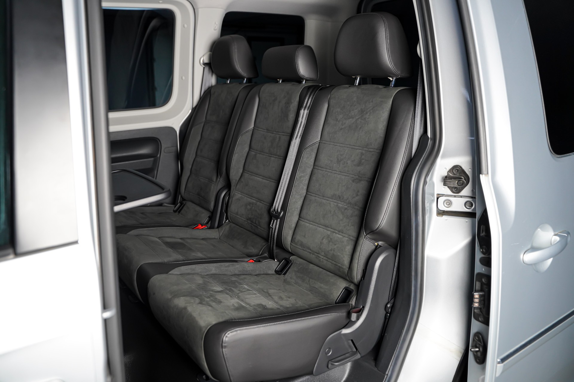 VW Caddy 2.0 TDI Highline-image-12