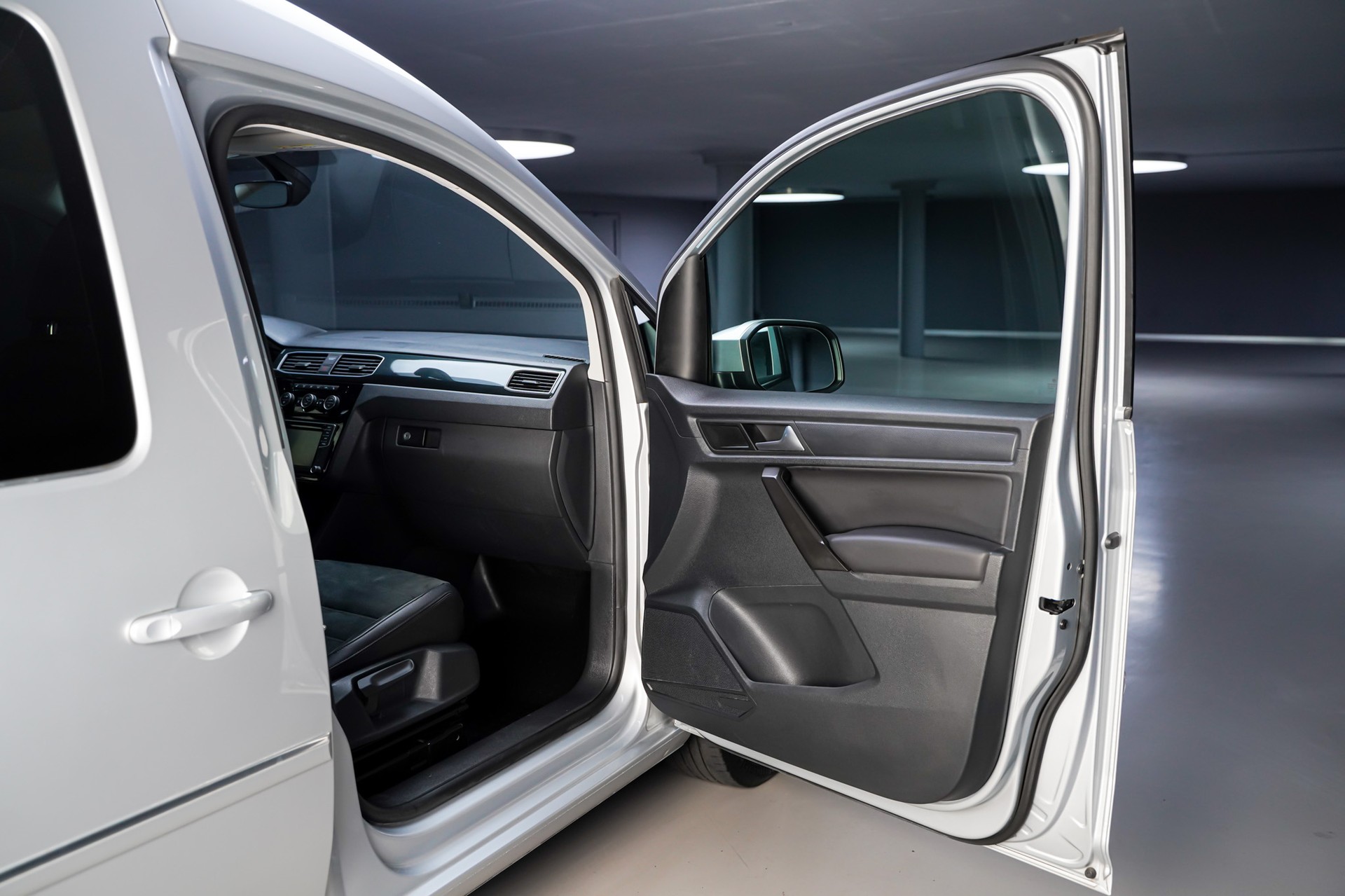 VW Caddy 2.0 TDI Highline-image-15