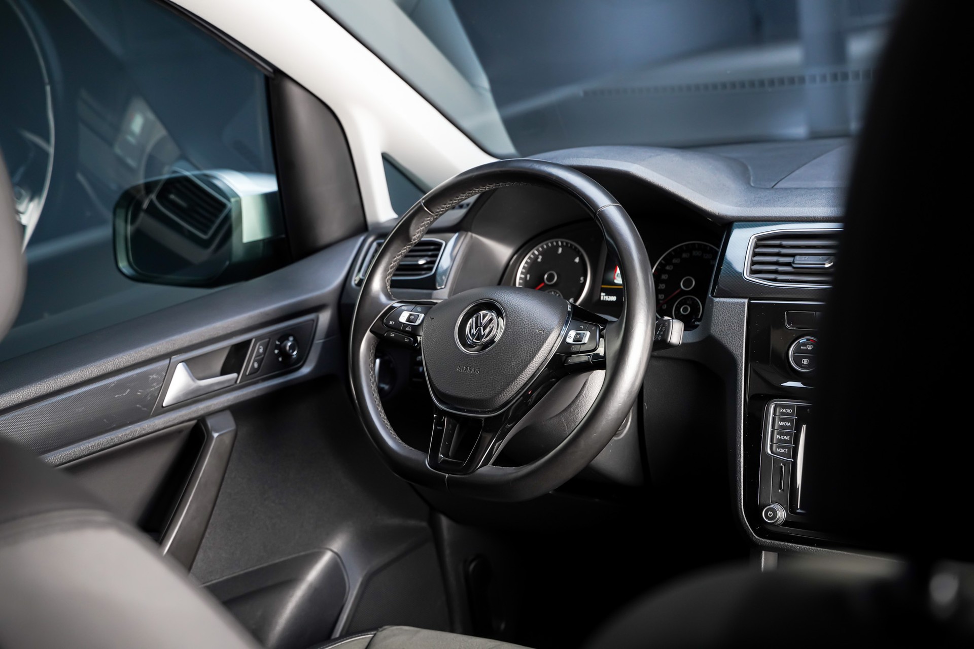 VW Caddy 2.0 TDI Highline-image-18