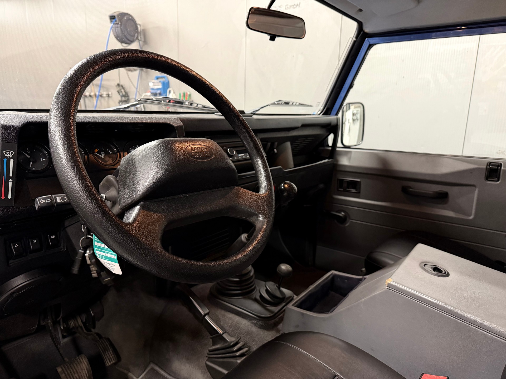 LAND ROVER Defender 90 SW 2.5 Td5-image-9